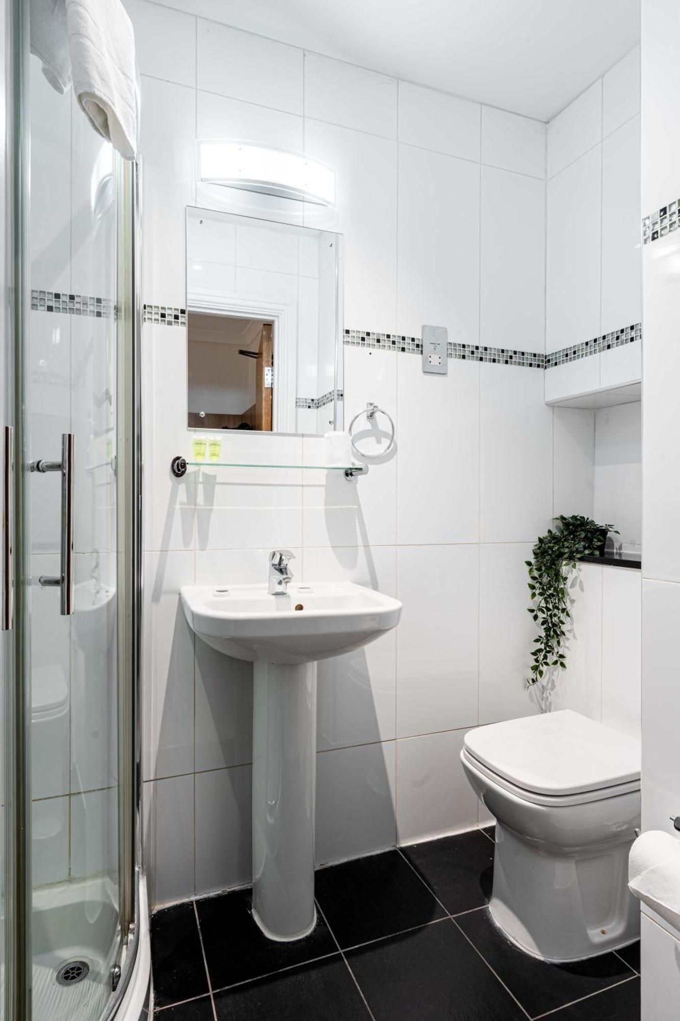 Einzelzimmer mit eigenem Bad