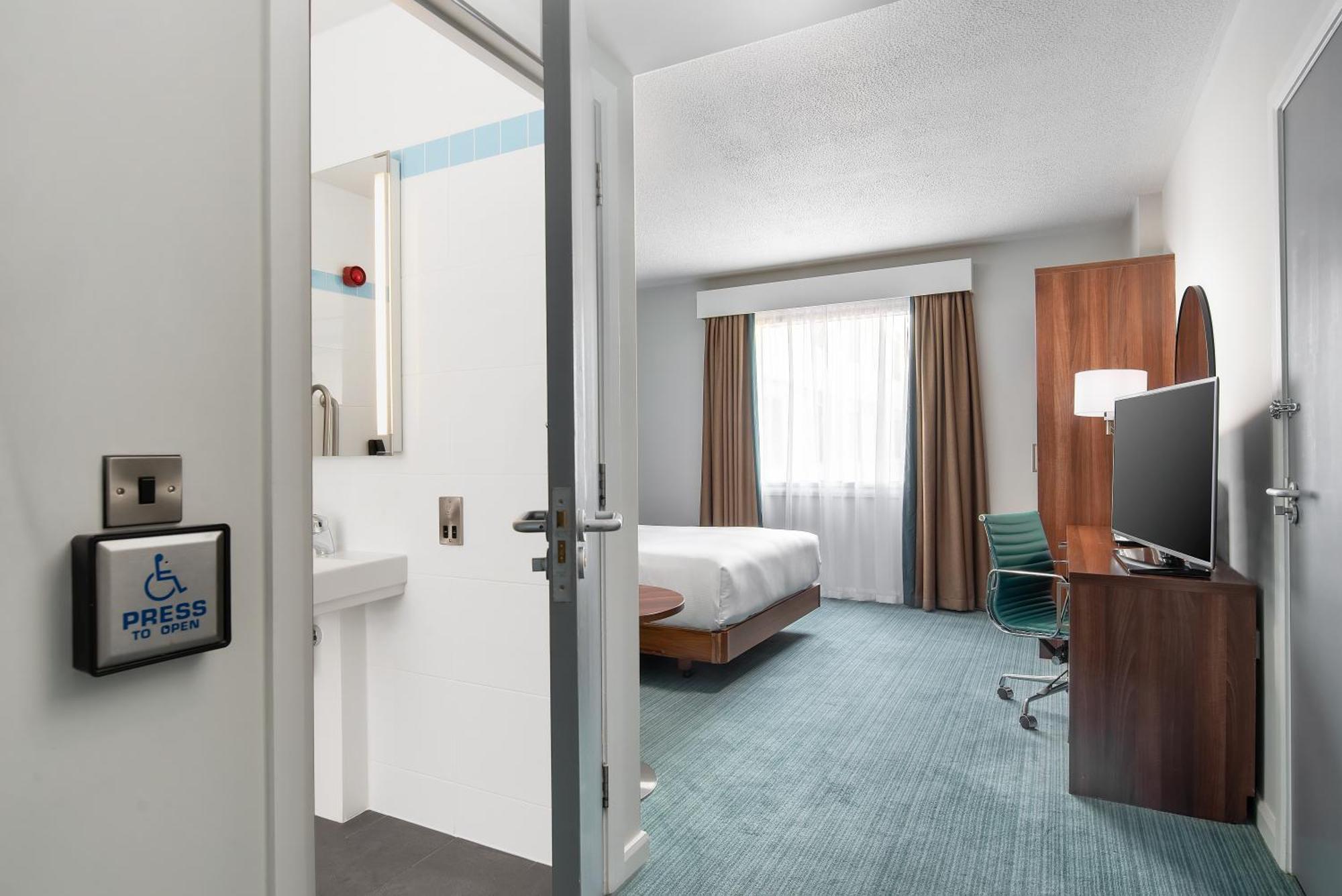 Queen Room - Accessible