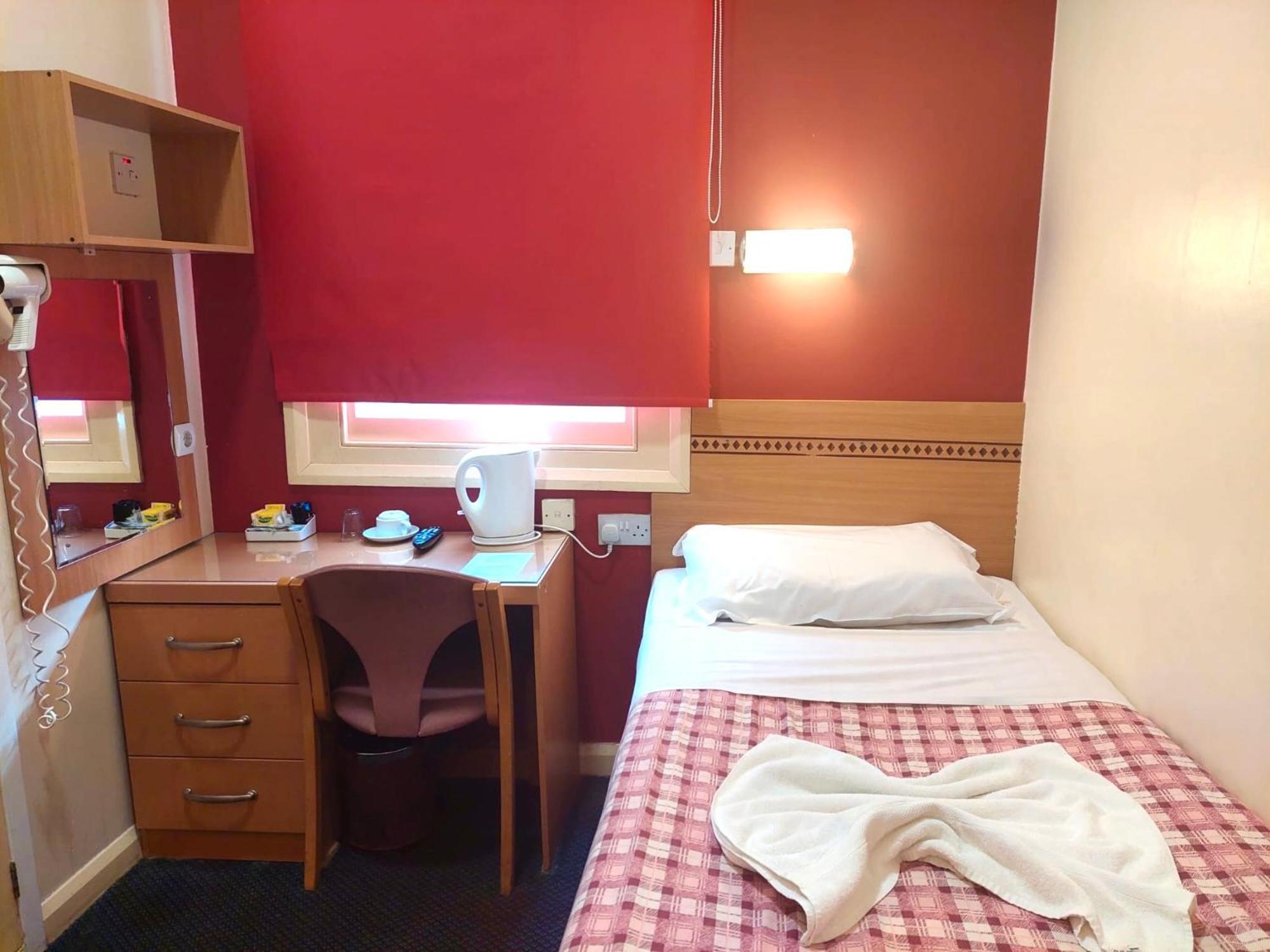 Single Room with private toilet and shower,1516361518:JPEG