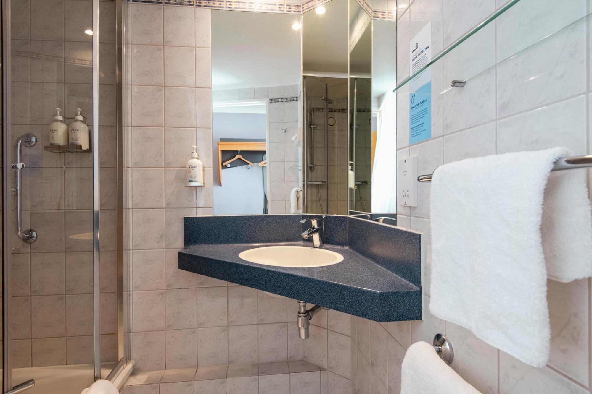 Standard Twin Room with Free Hot Breakfast
