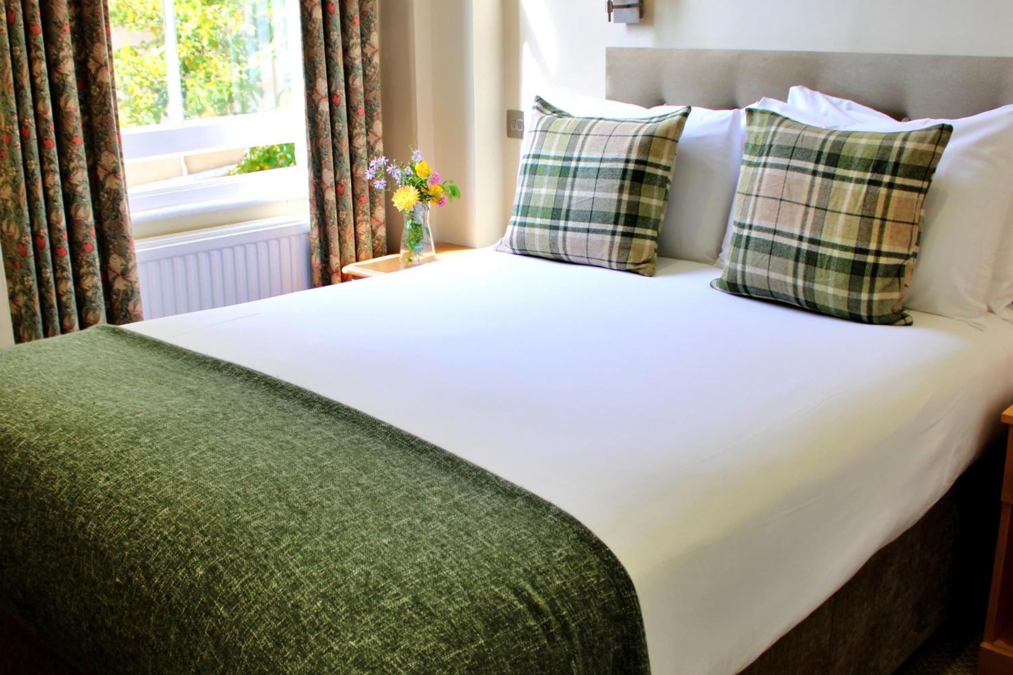 Small Double Room,1516398334:JPEG
