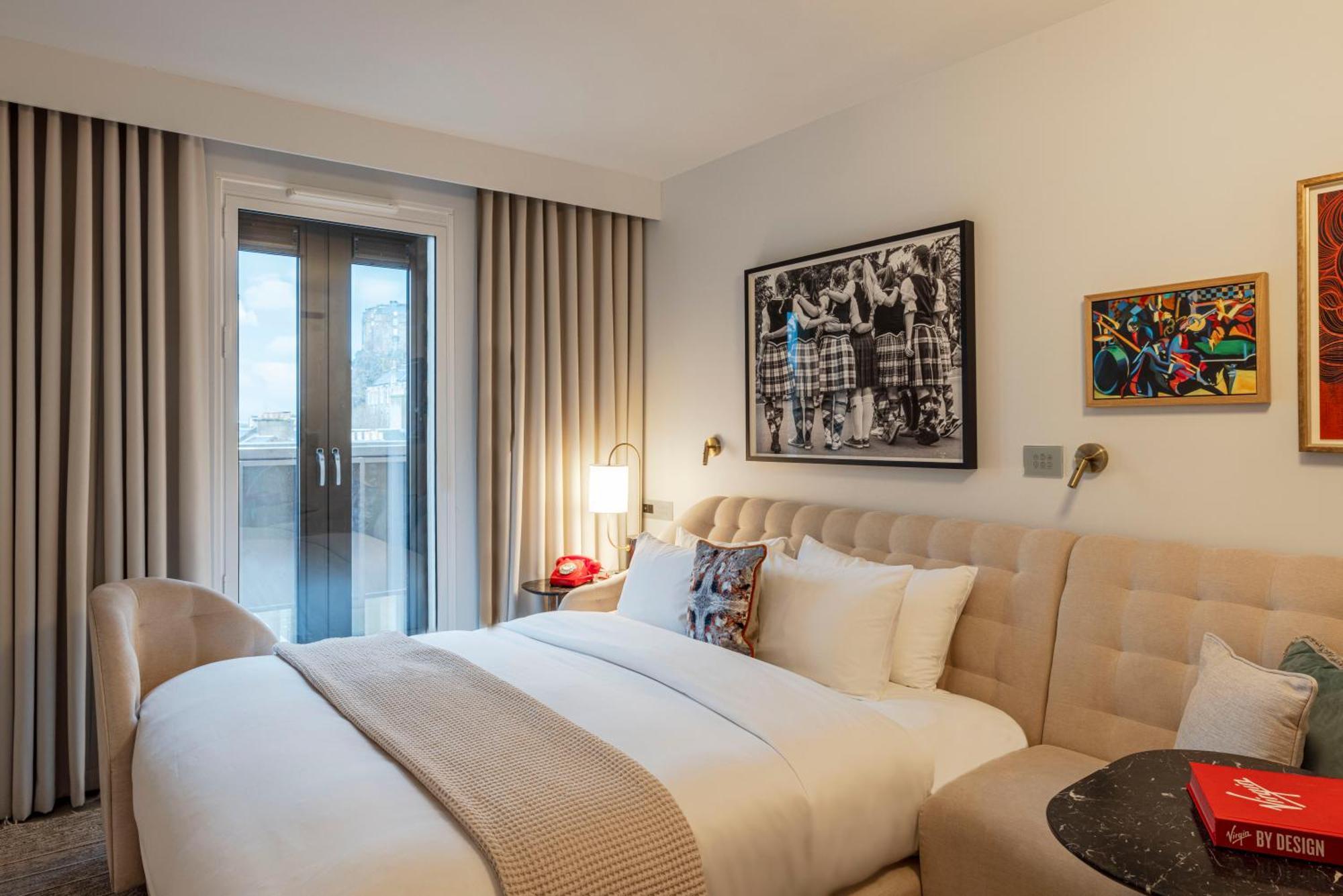 Câmara com Cama King-size e Vista do Castelo