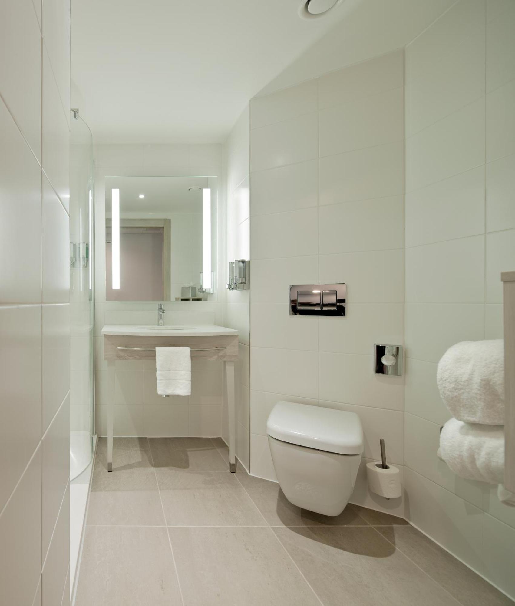 Twin Room,1547302819:JPEG
