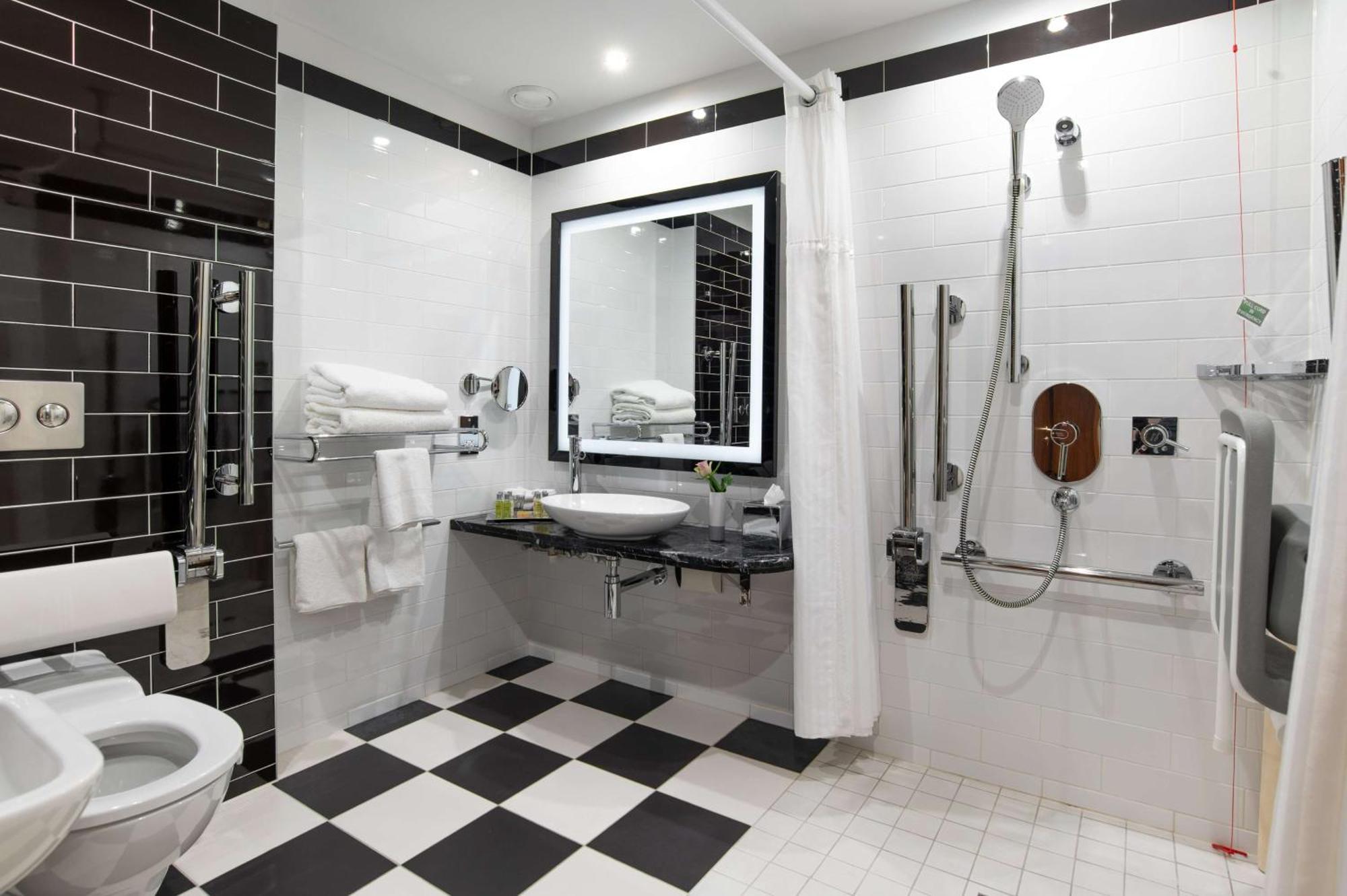 Quarto Queen com 2 Camas - Acessível Para Hóspedes com Mobilidade Reduzida.