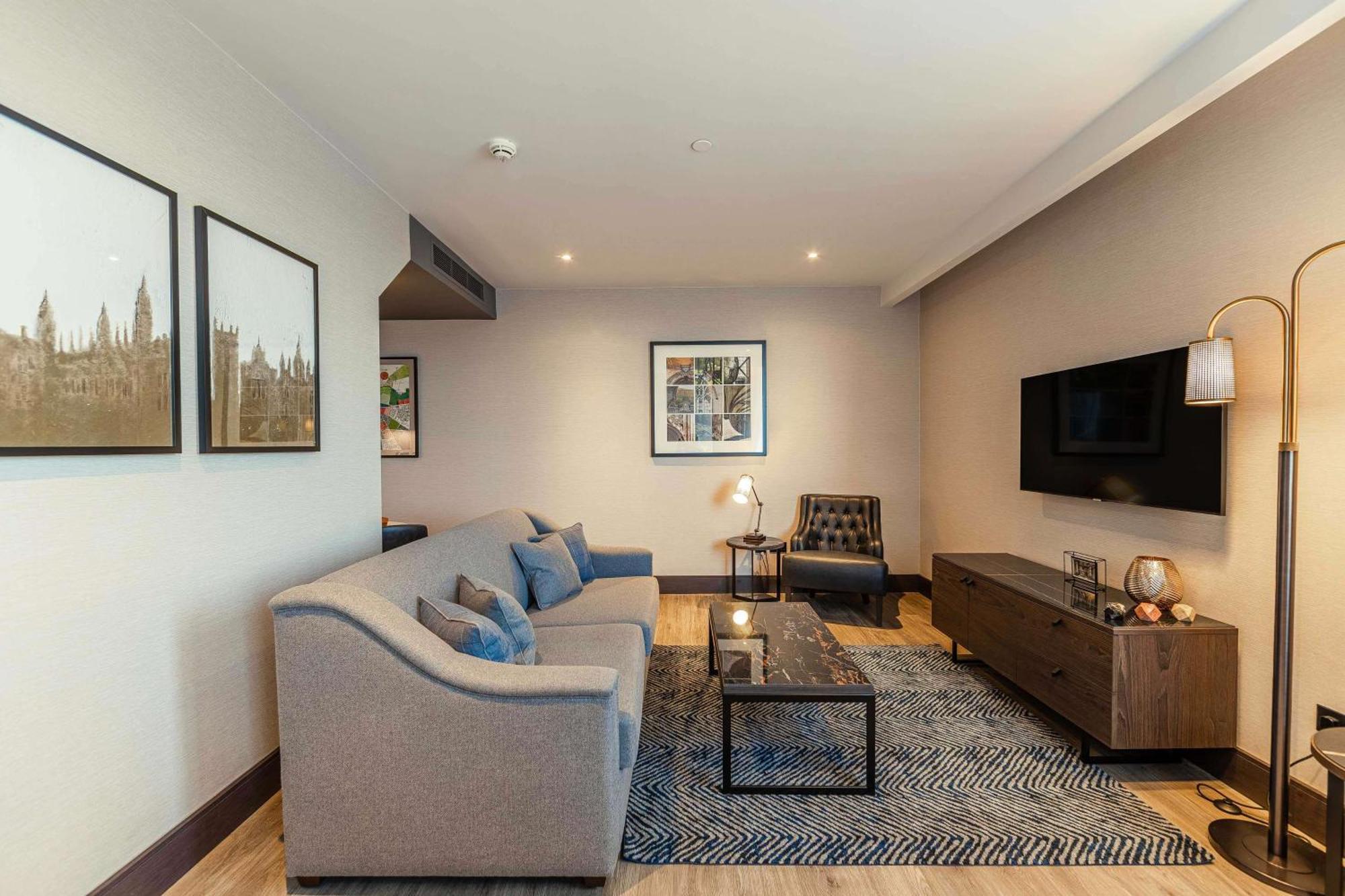 The Fellows Duplex Suite Apartment