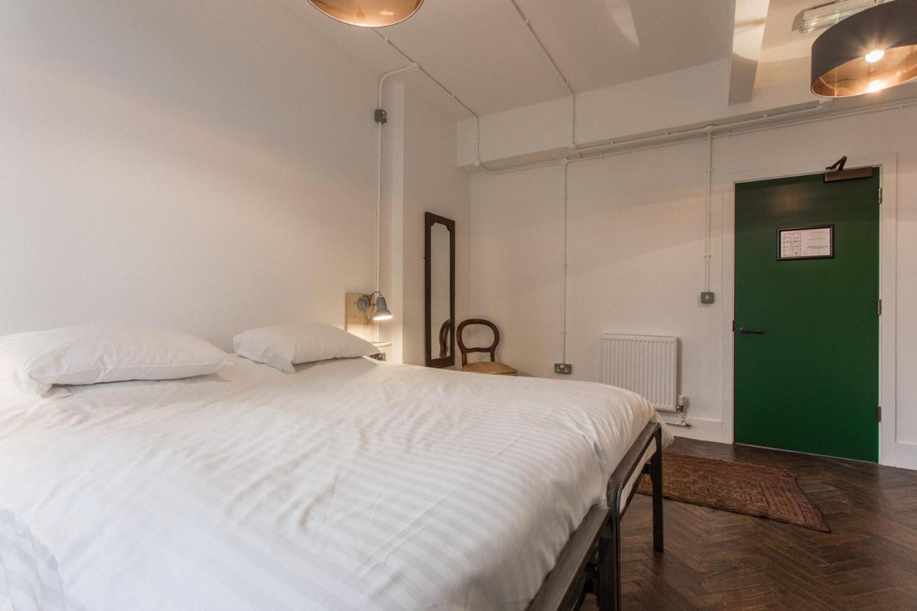 Zweibettzimmer mit Bad