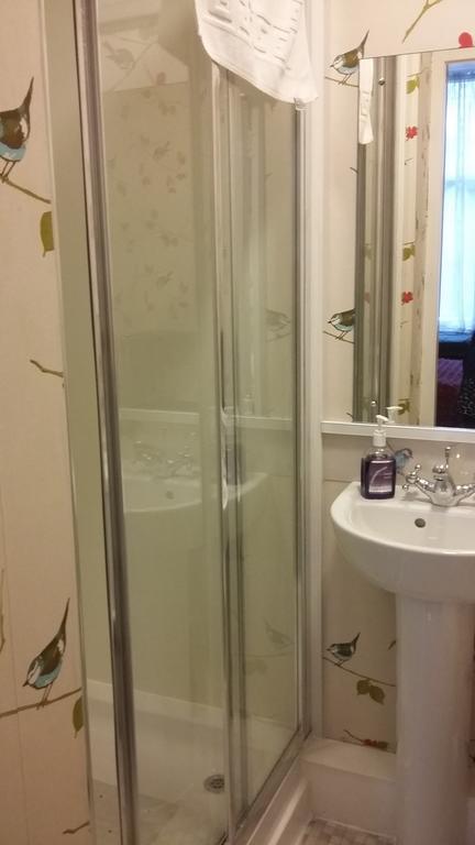 Quarto com 2 Camas de Solteiro