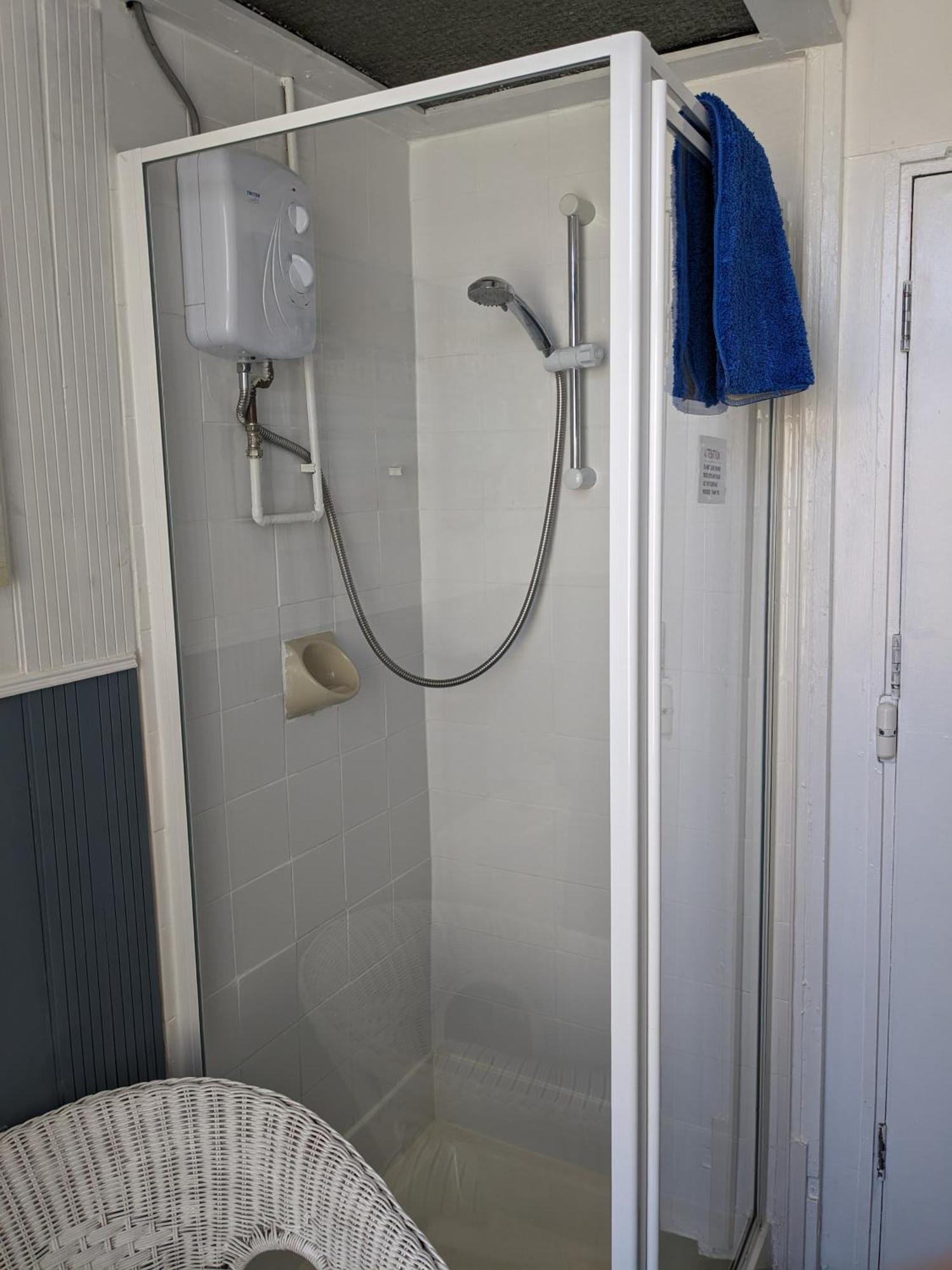 Chambre Familiale avec Salle de Bains Privative