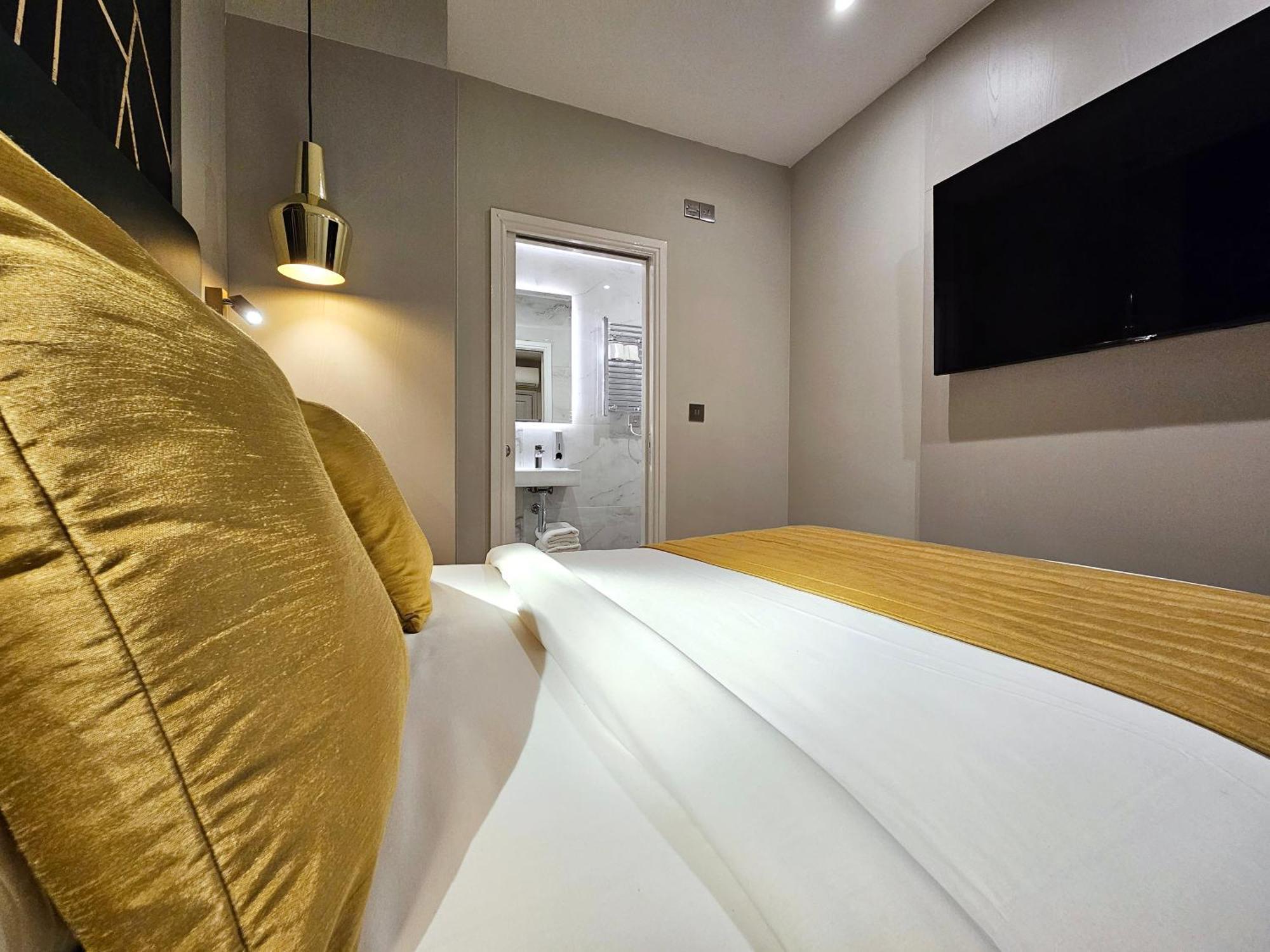 Double Room,1571272376:JPEG