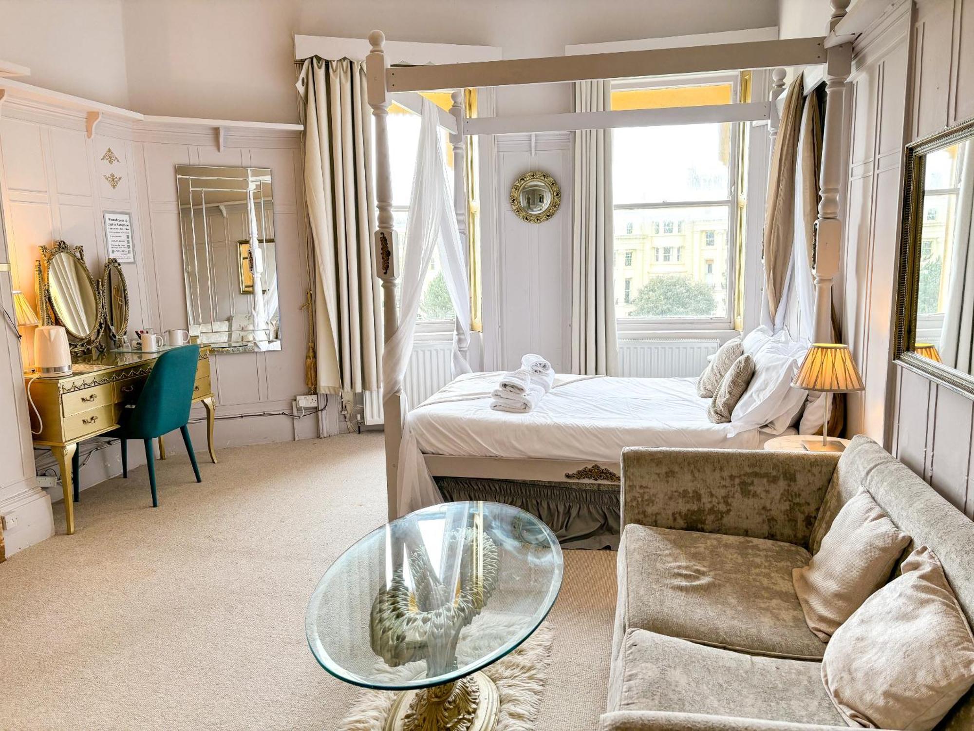 Junior Suite,1588077241:JPEG