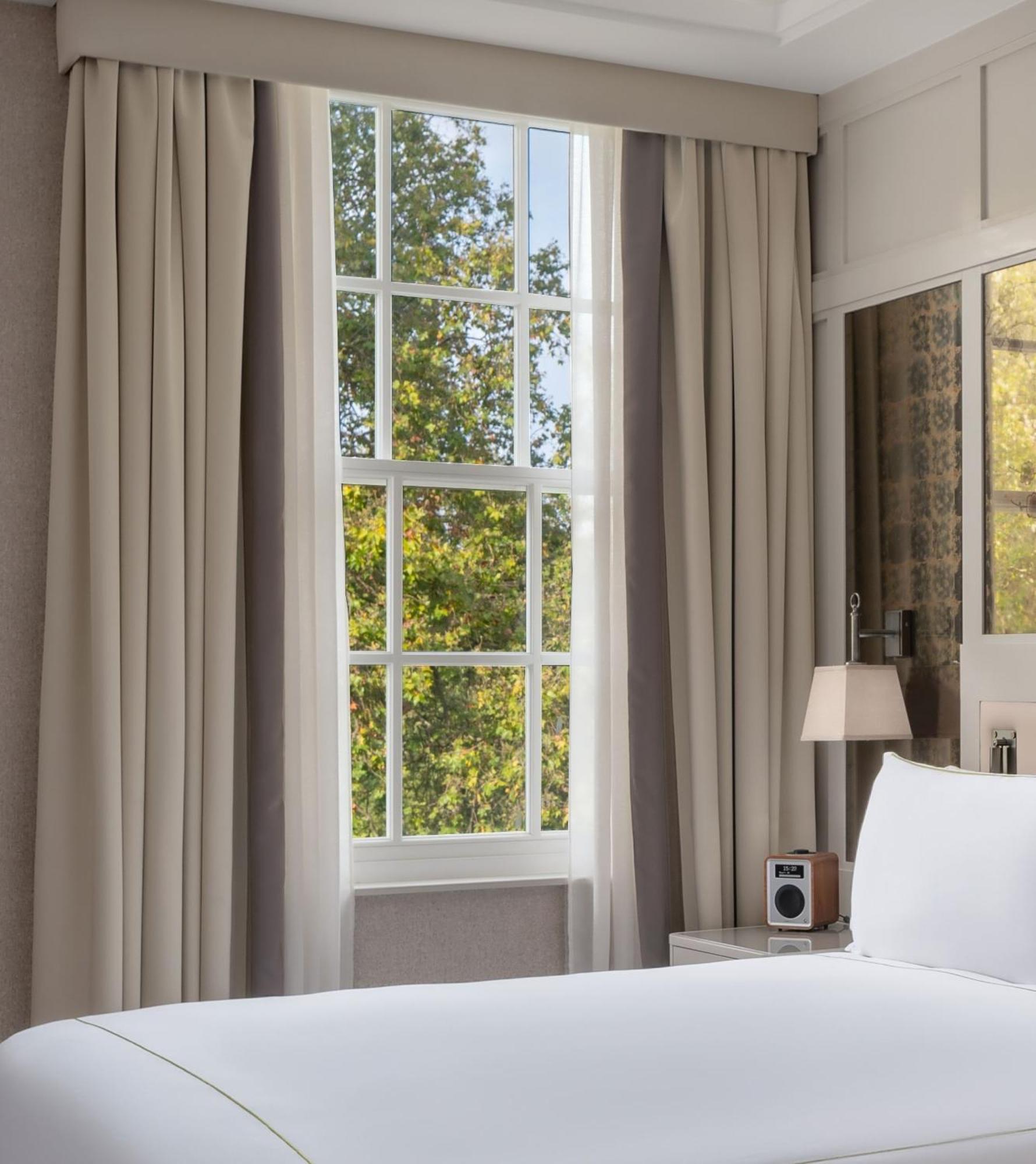 Chambre Lit King-Size Deluxe - Vue sur Place