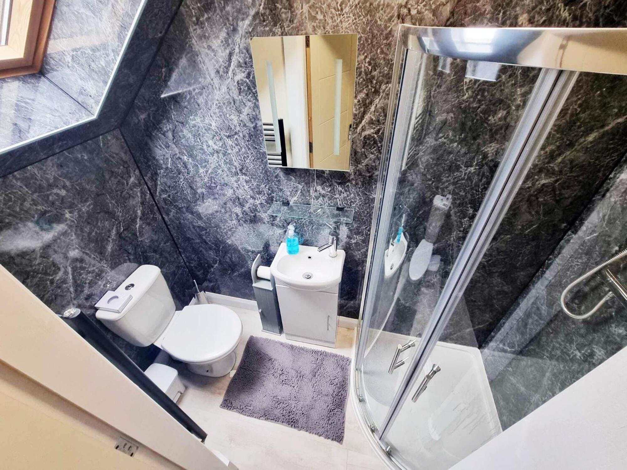 Deluxe Double Room with Shower