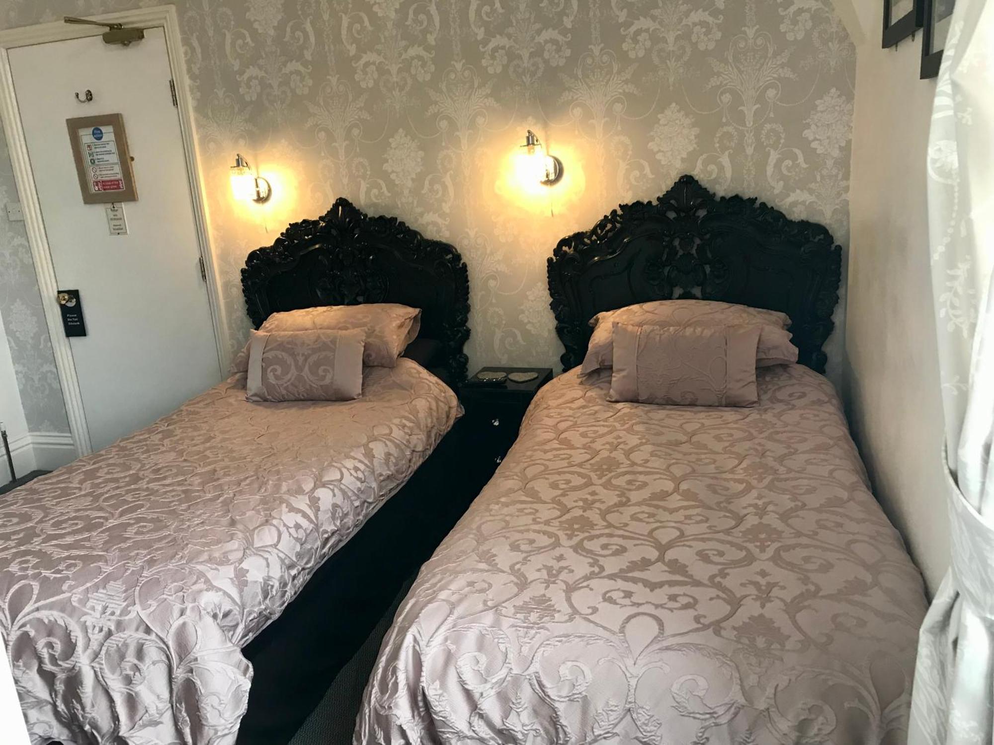 Twin Room with View,1587506316:JPEG