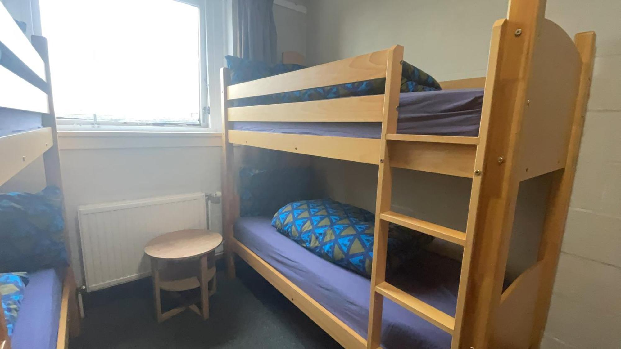 Privates Zimmer für 4 Personen mit eigenem Bad