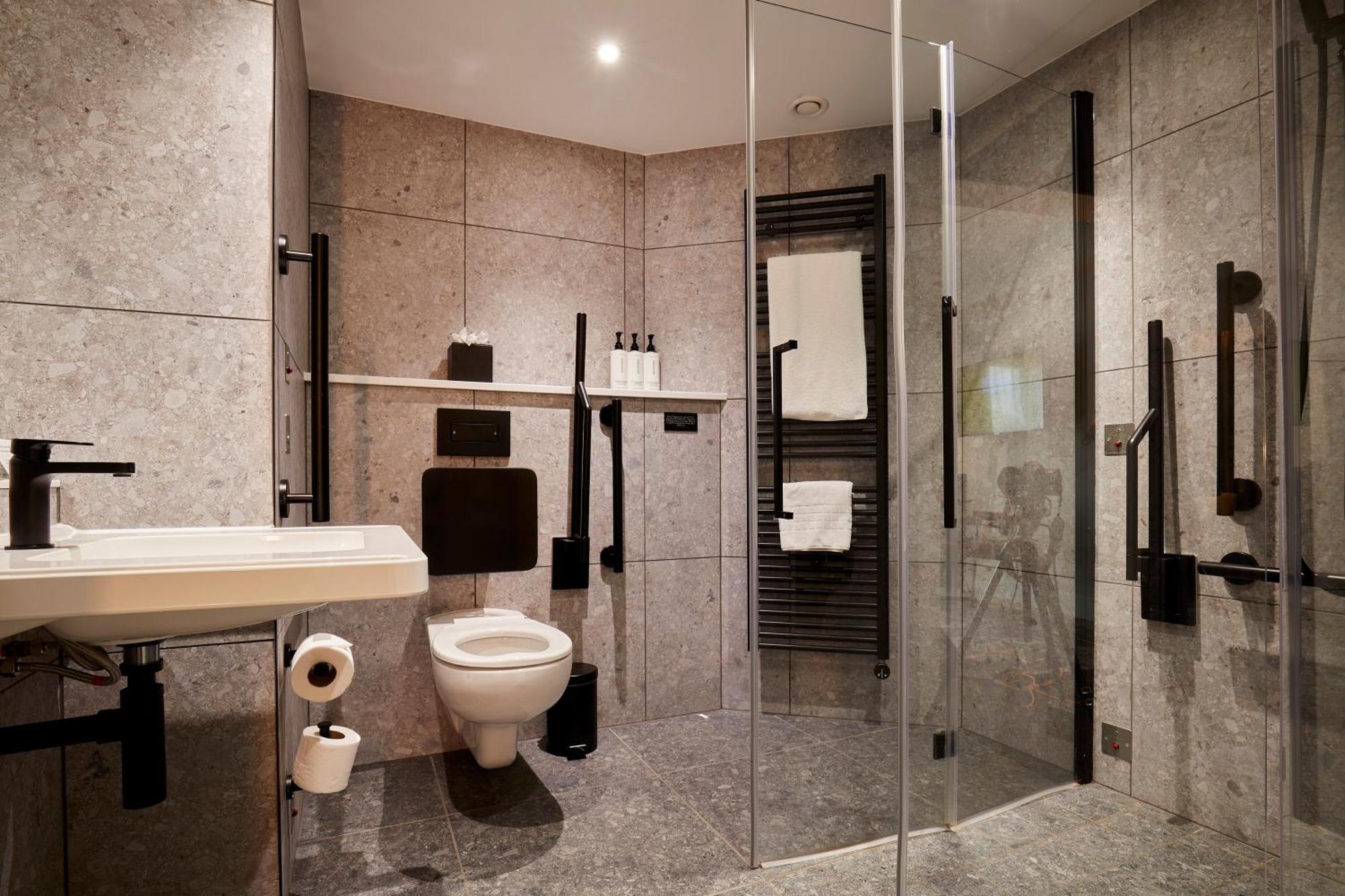 Standard Queen Room - Disability Access,1622219980:JPEG