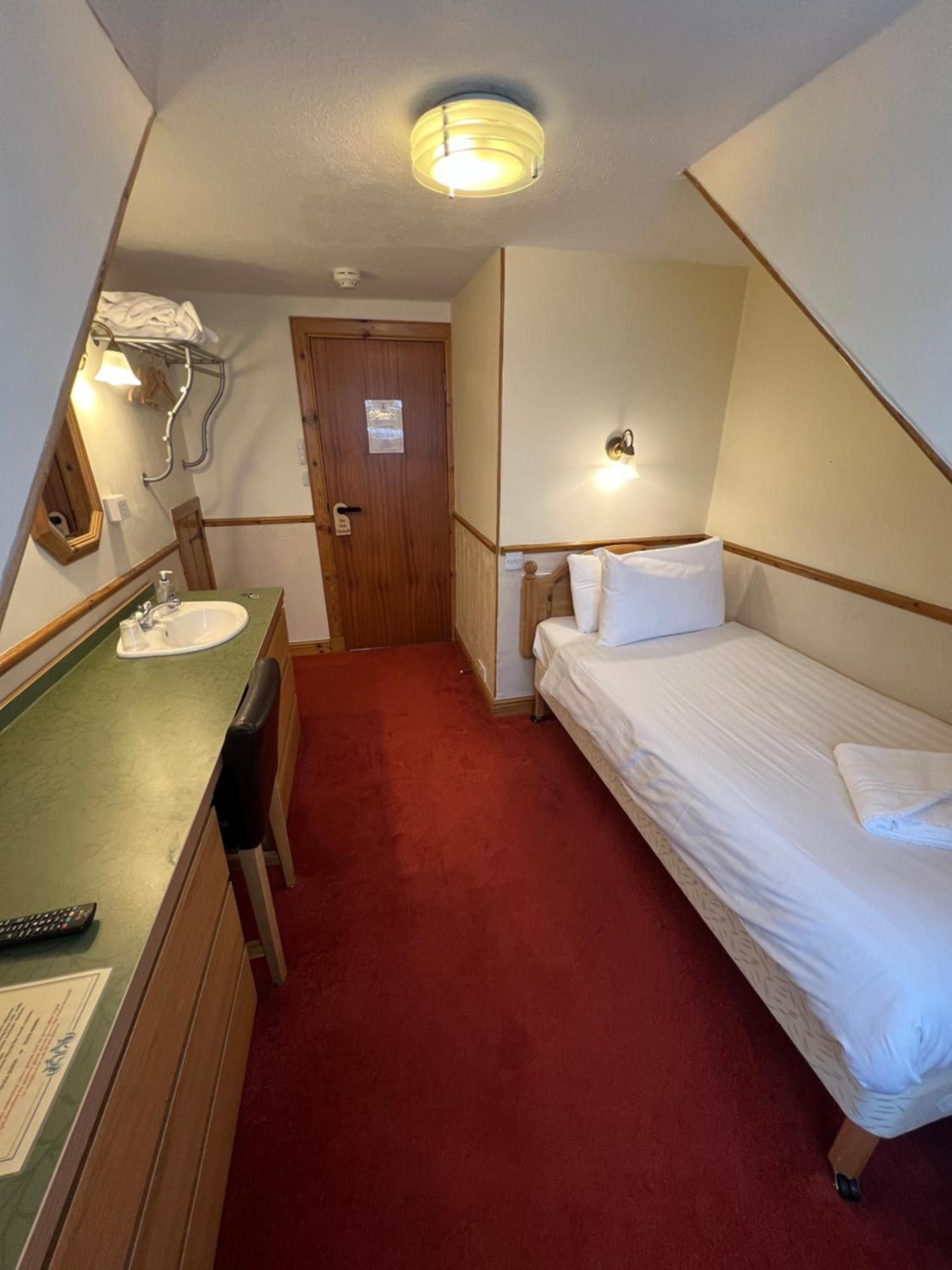 Single Room with Shared Bathroom