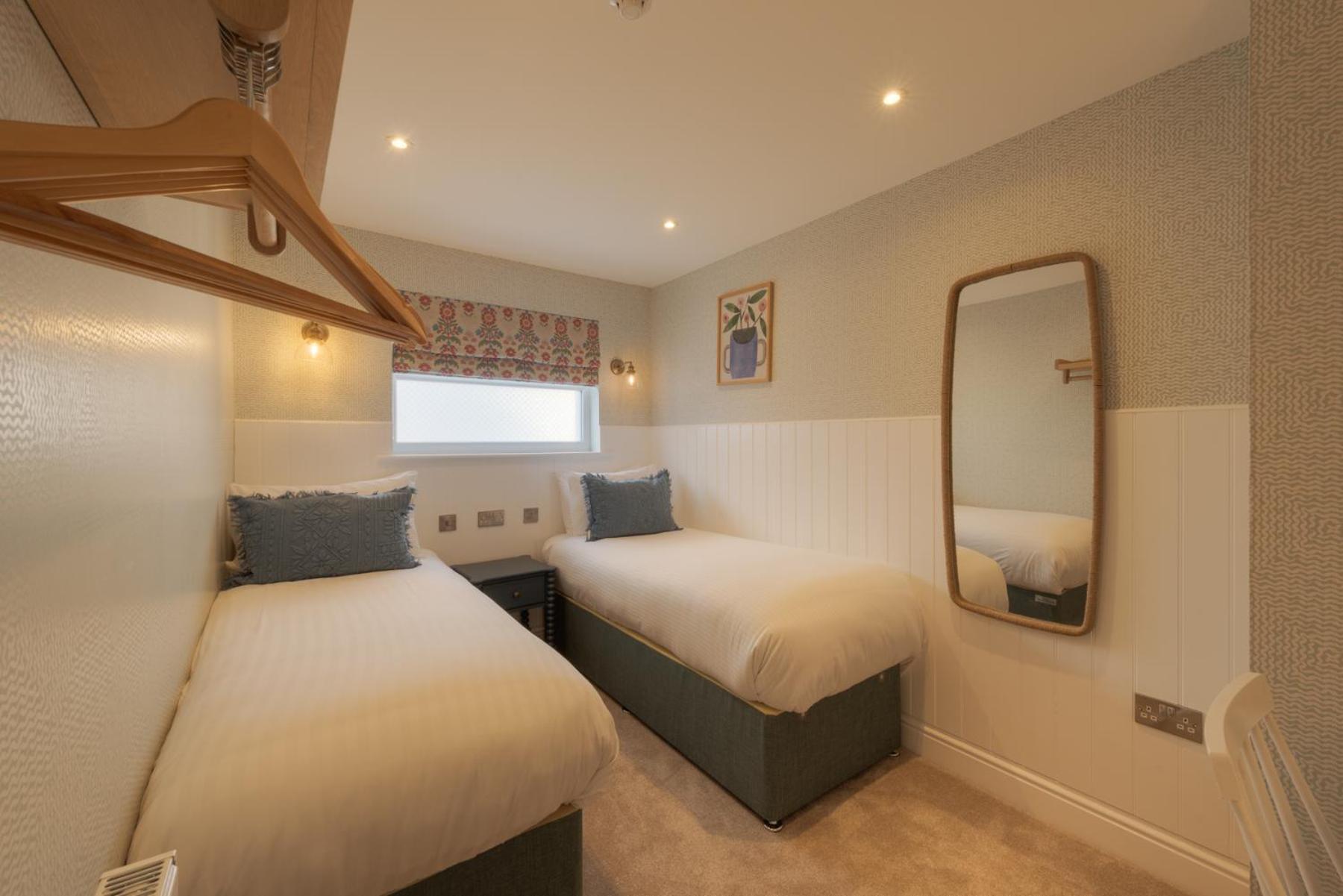 Family Suite (2 adults + 2 children)