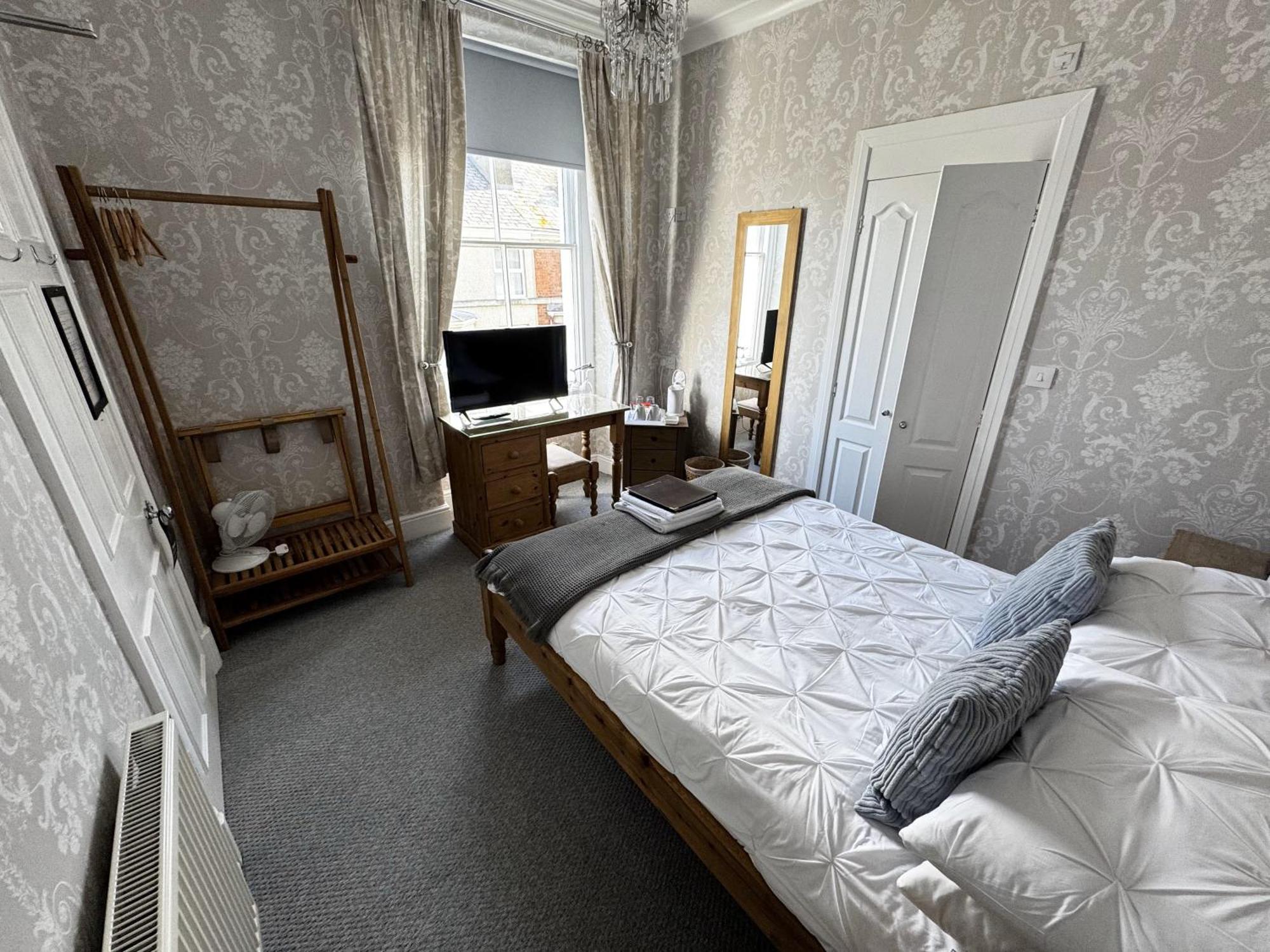 Small Double Room,1620217547:JPEG