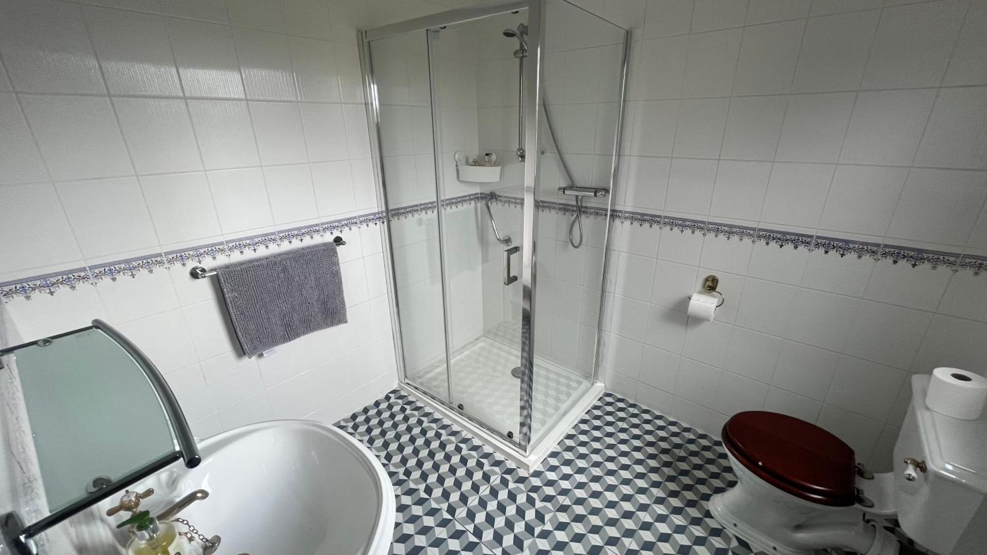 Deluxe Double Room with Shower