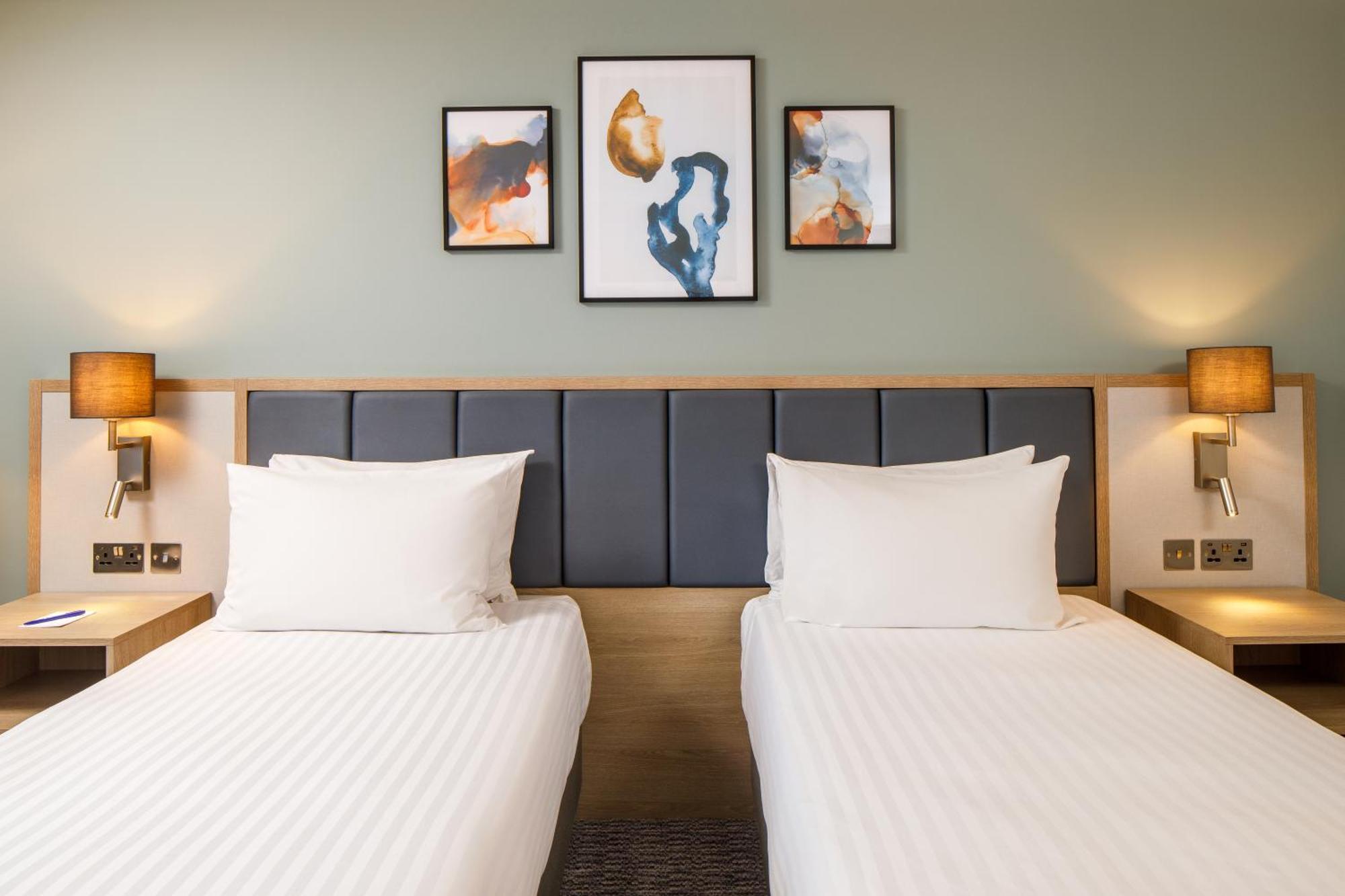 Twin Room,1623647802:JPEG