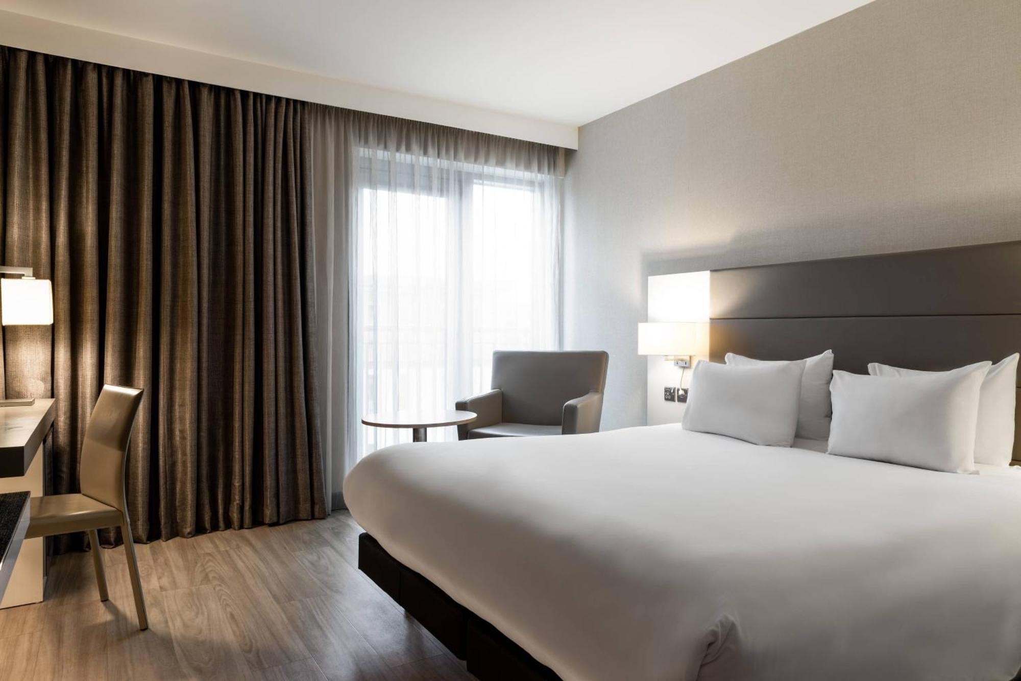 Deluxe, Guest room, 1 King,1643137187:JPEG
