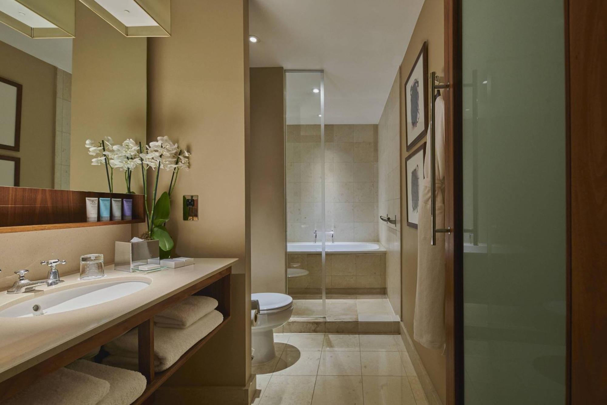 Signature Guest room 1 King,1643166114:JPEG