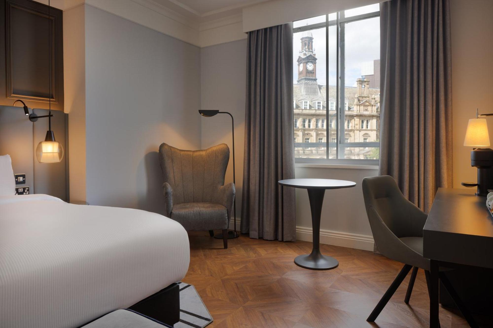 Alojamiento Superior con cama extragrande y vistas a City Square