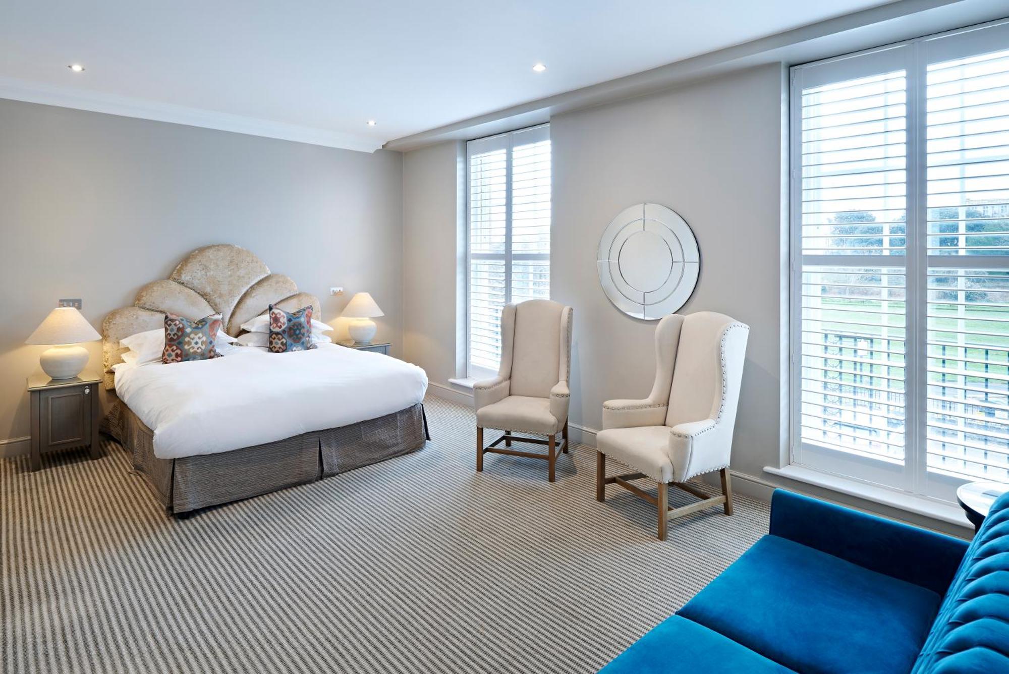 King Room with Sofa Bed and View - Non-Smoking
