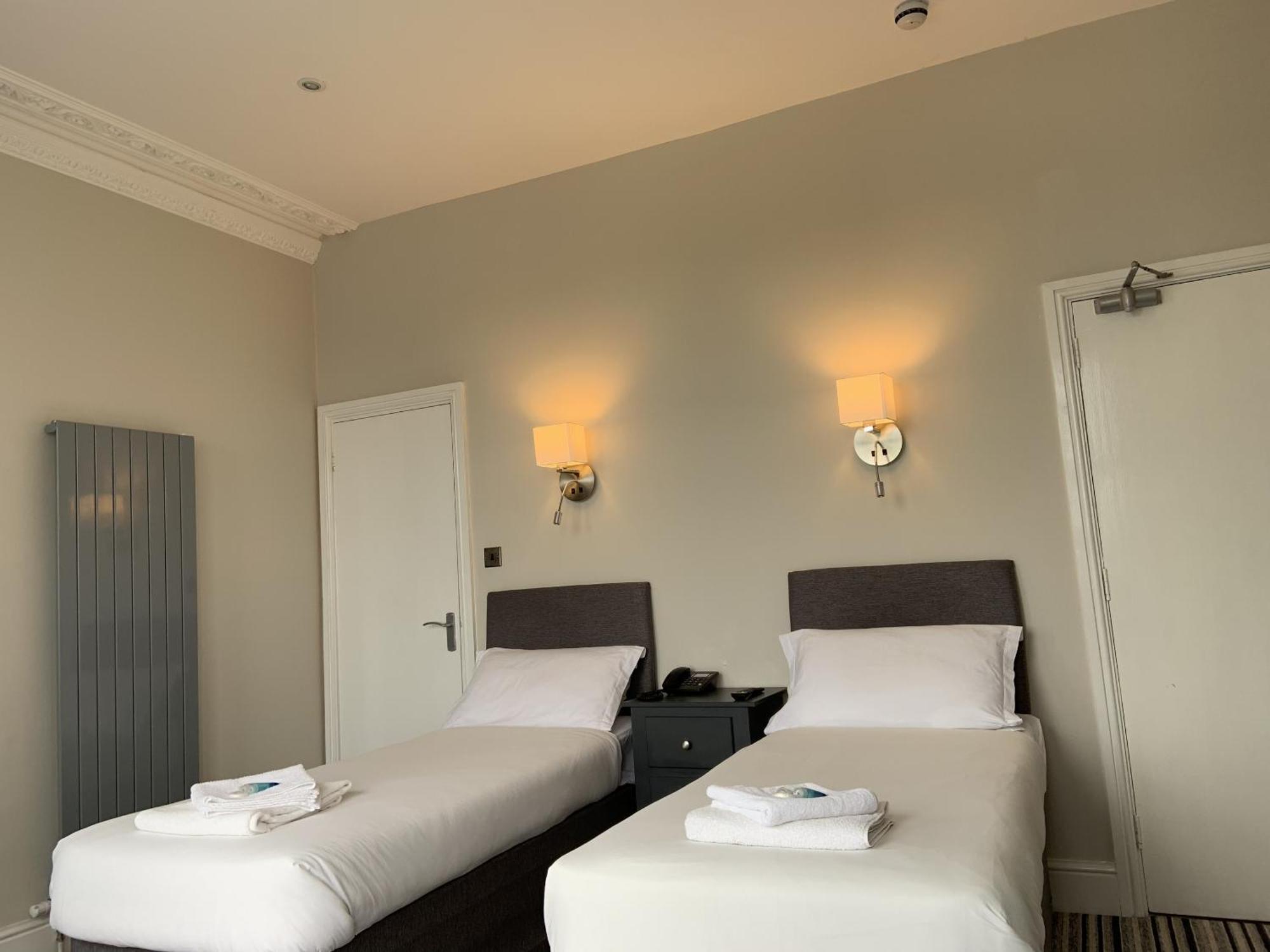 Twin Room with Shower