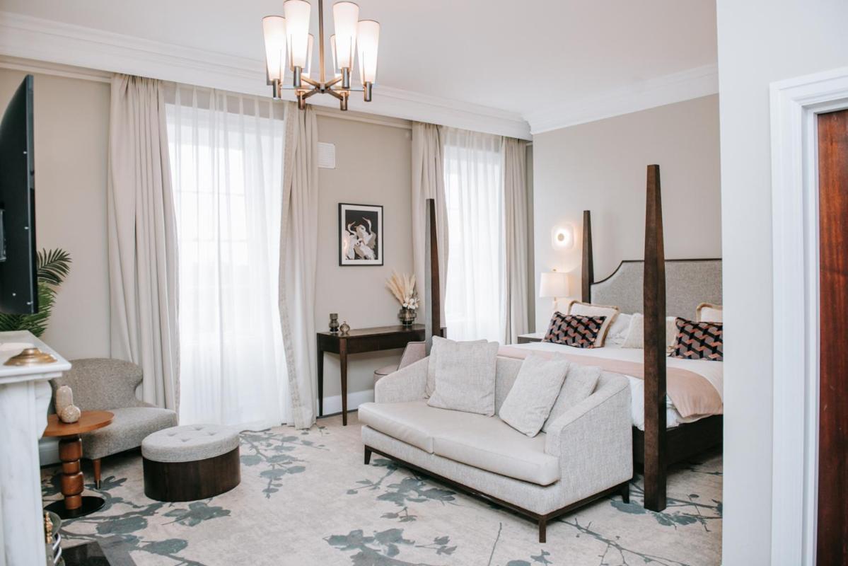 Deluxe King Suite