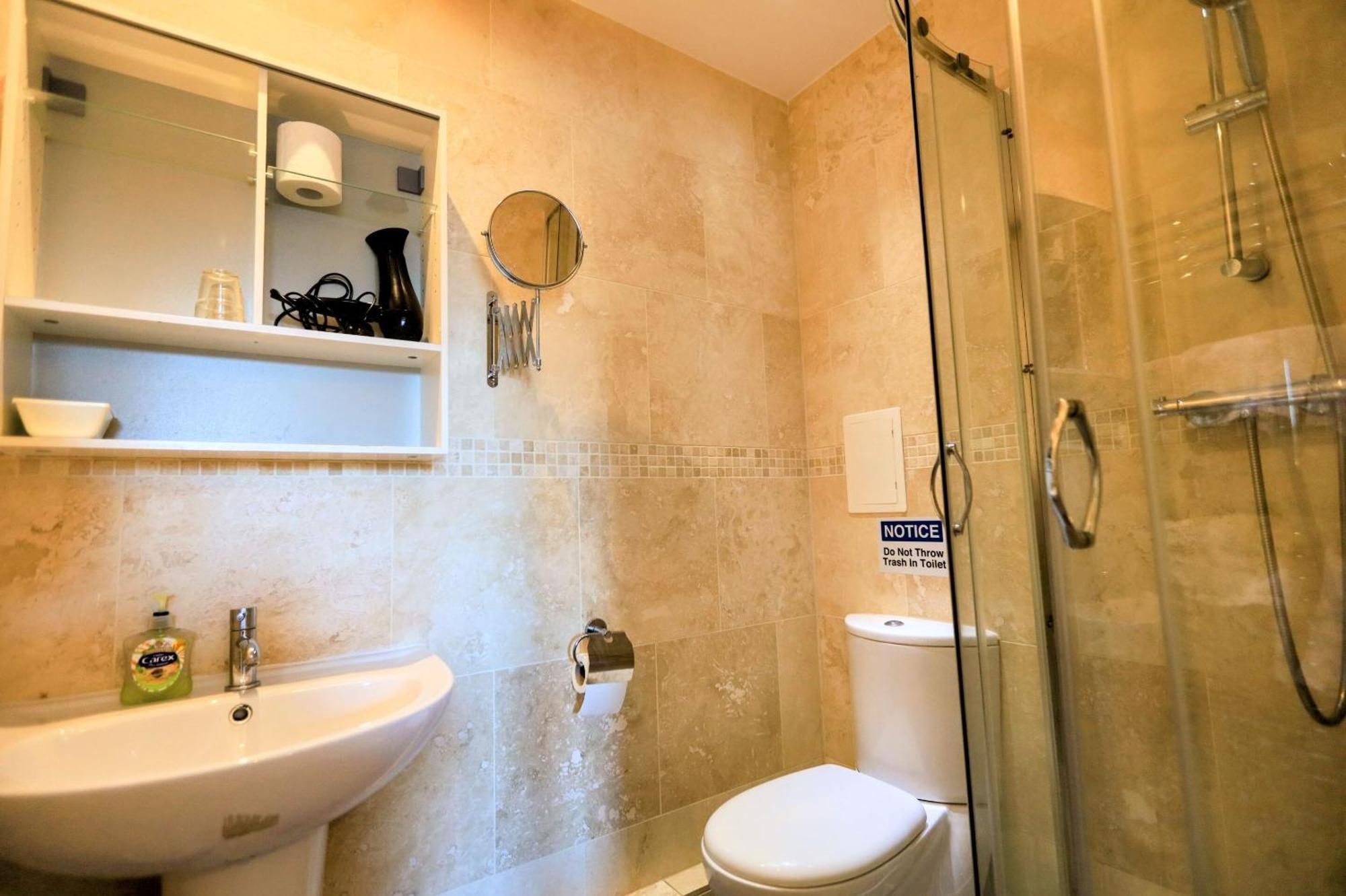 Camera Matrimoniale con Bagno Privato