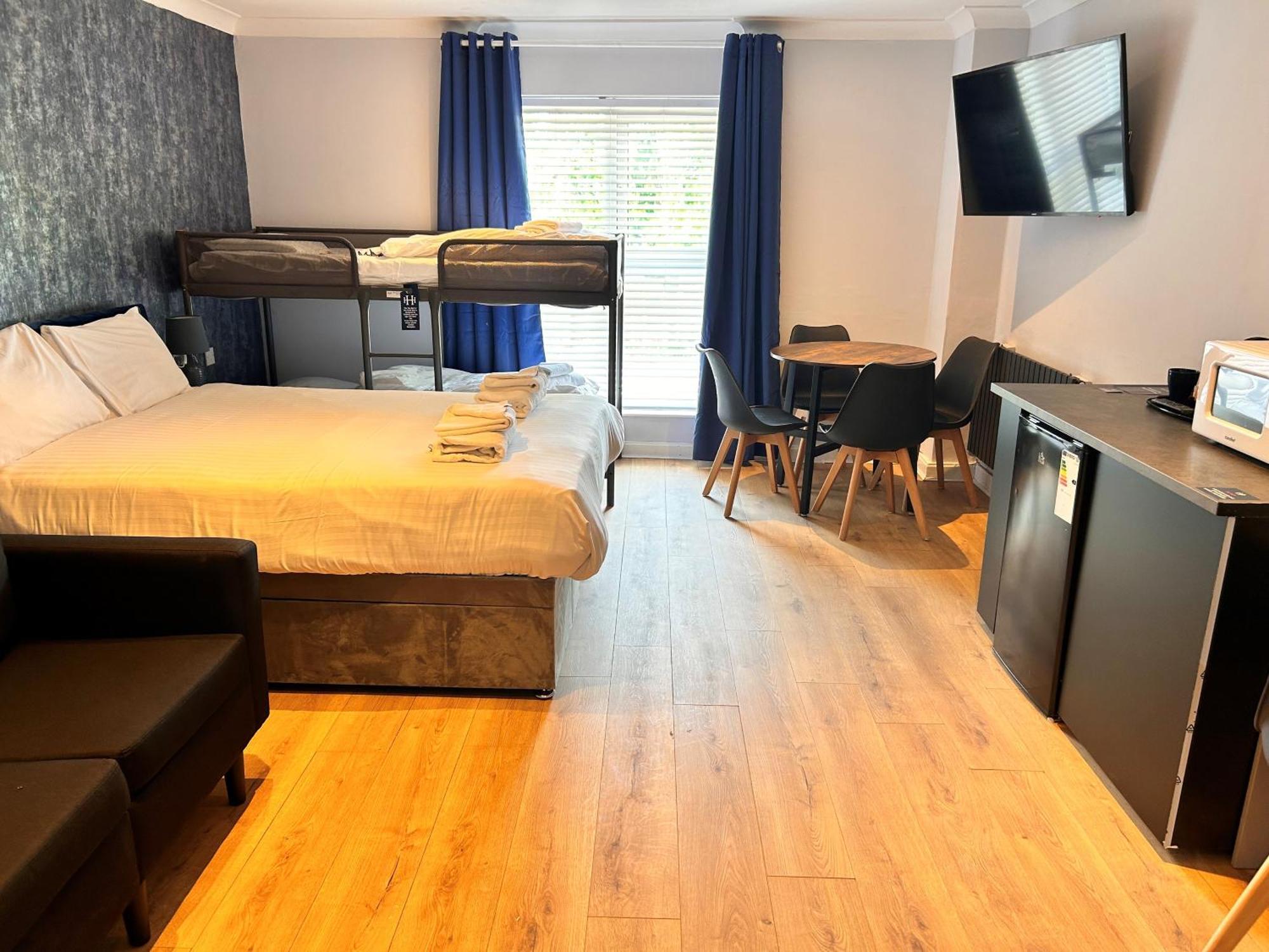 Deluxe Family Suite