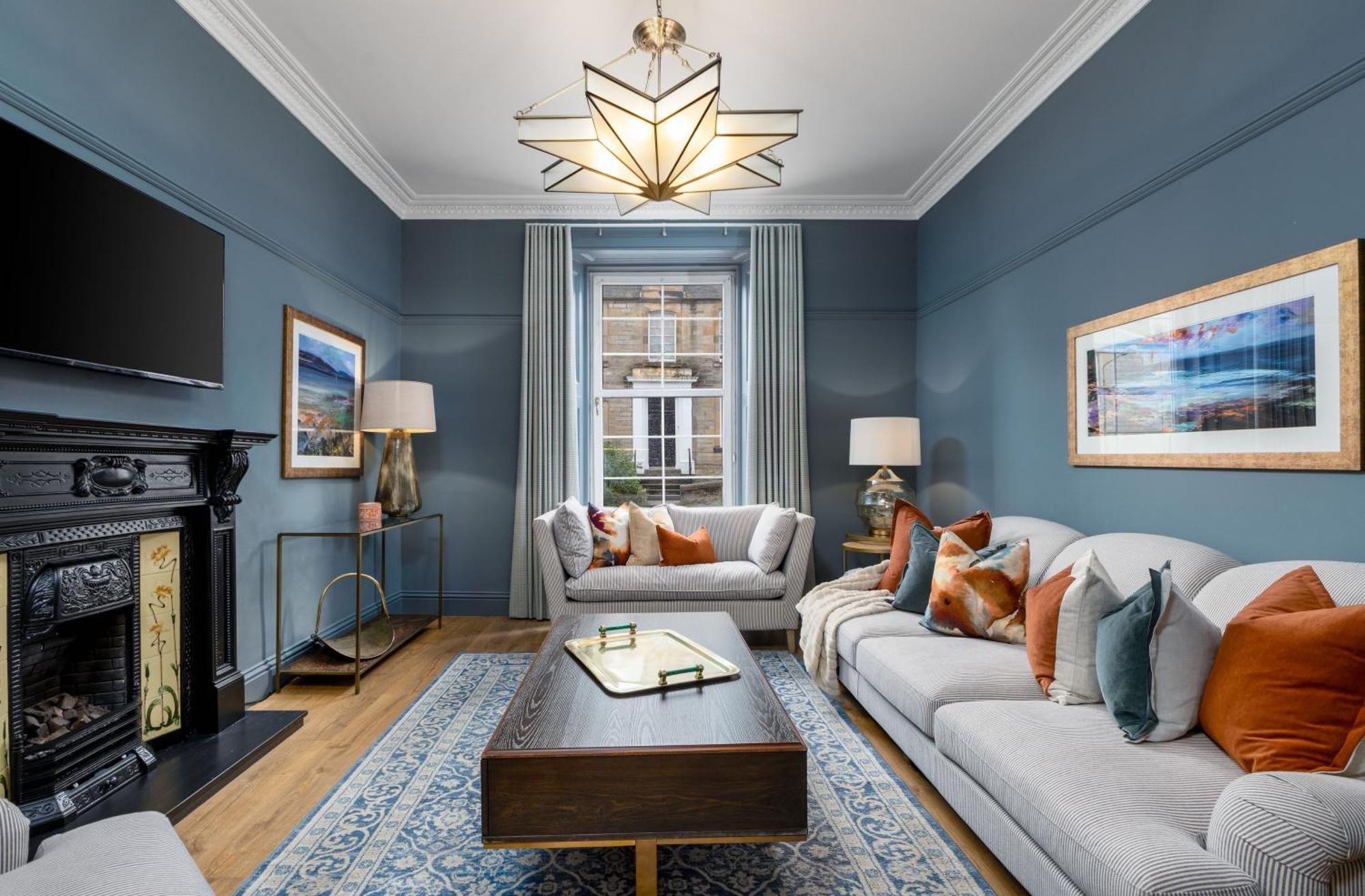Deluxe One-Bedroom Apartment