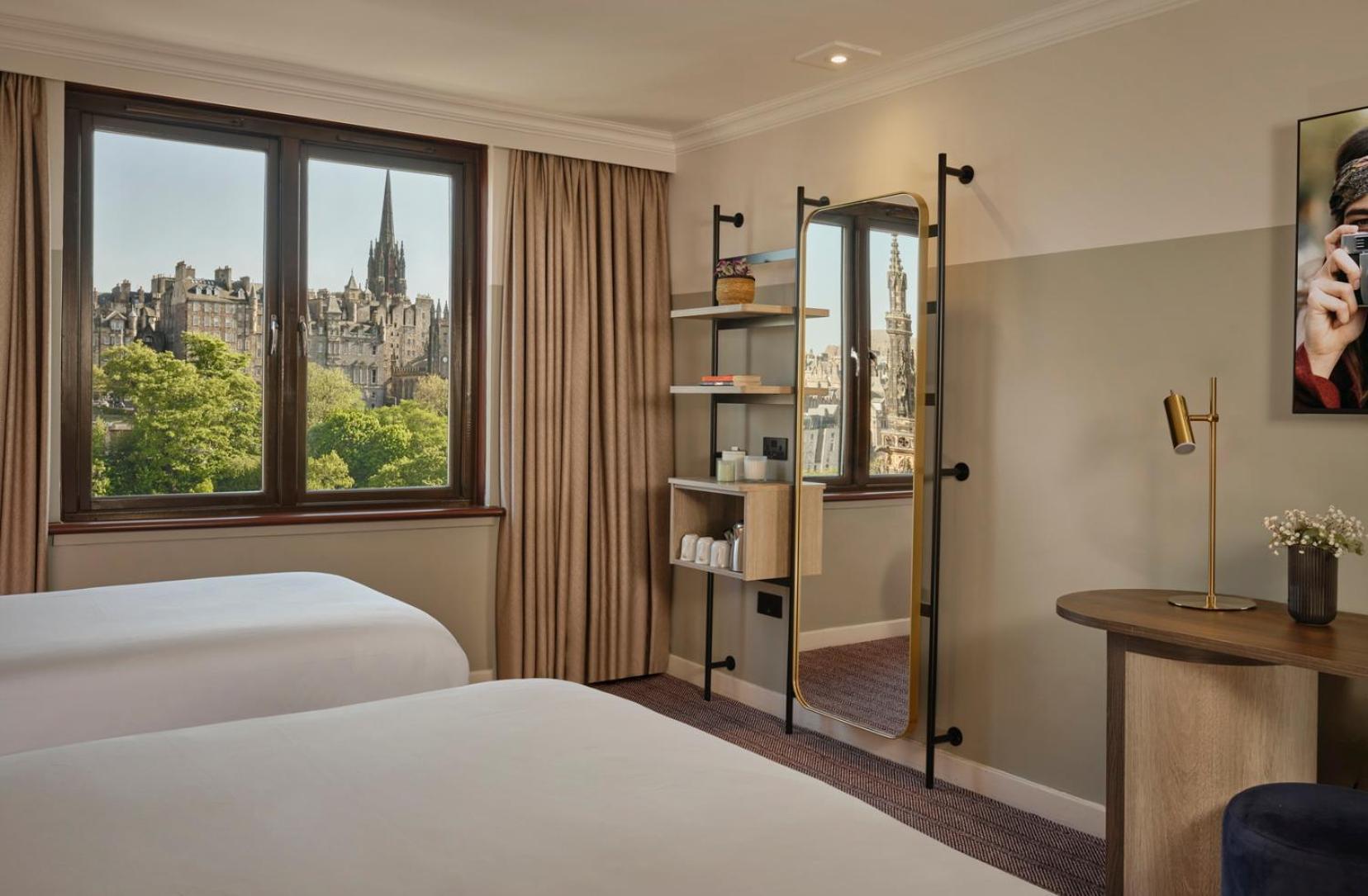 Classic Room 1 Queen Size Bed & 1 Single Bed,1704838062:JPEG