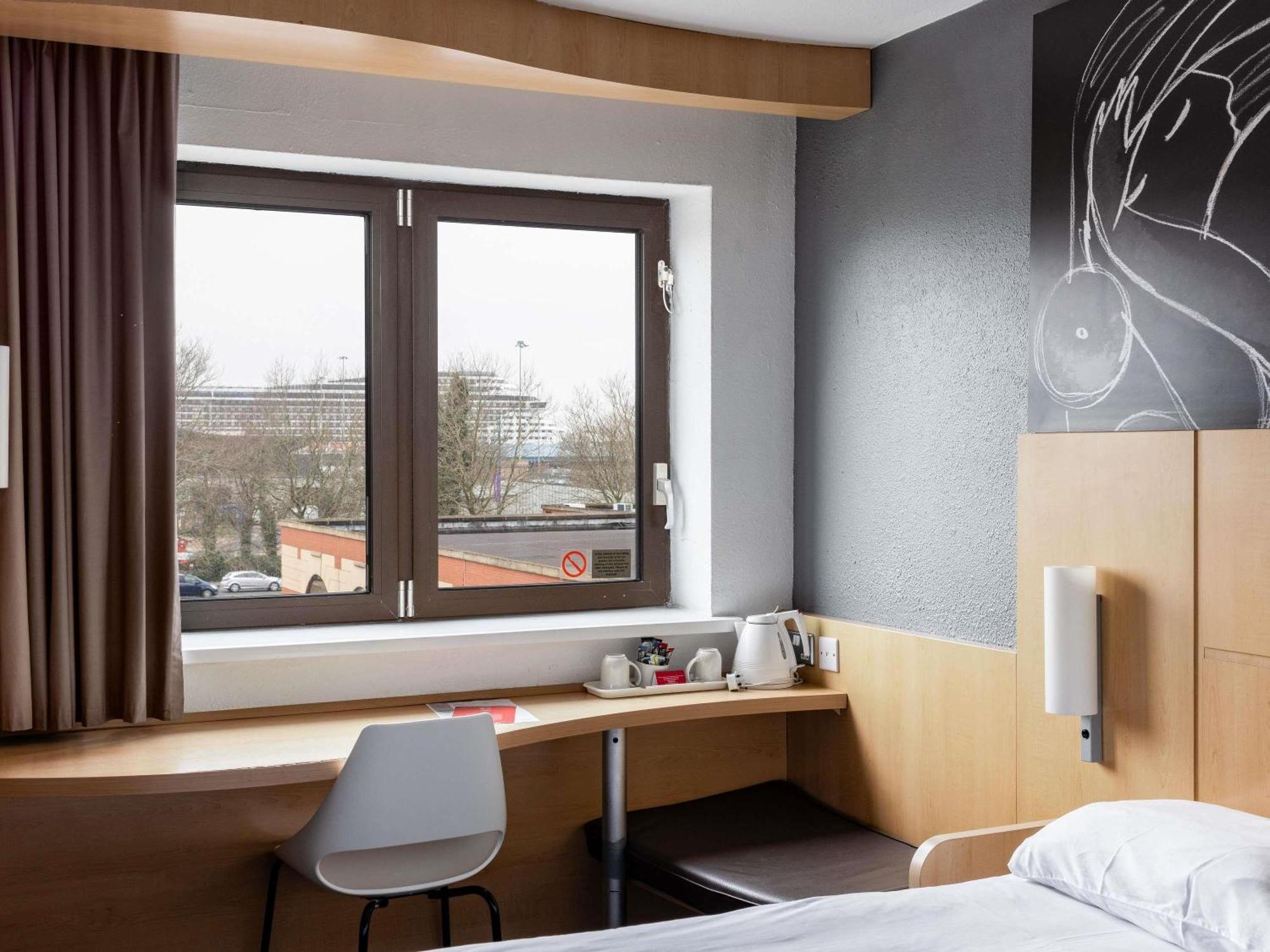 Standard Twin Room with Harbour View,1704892063:JPEG
