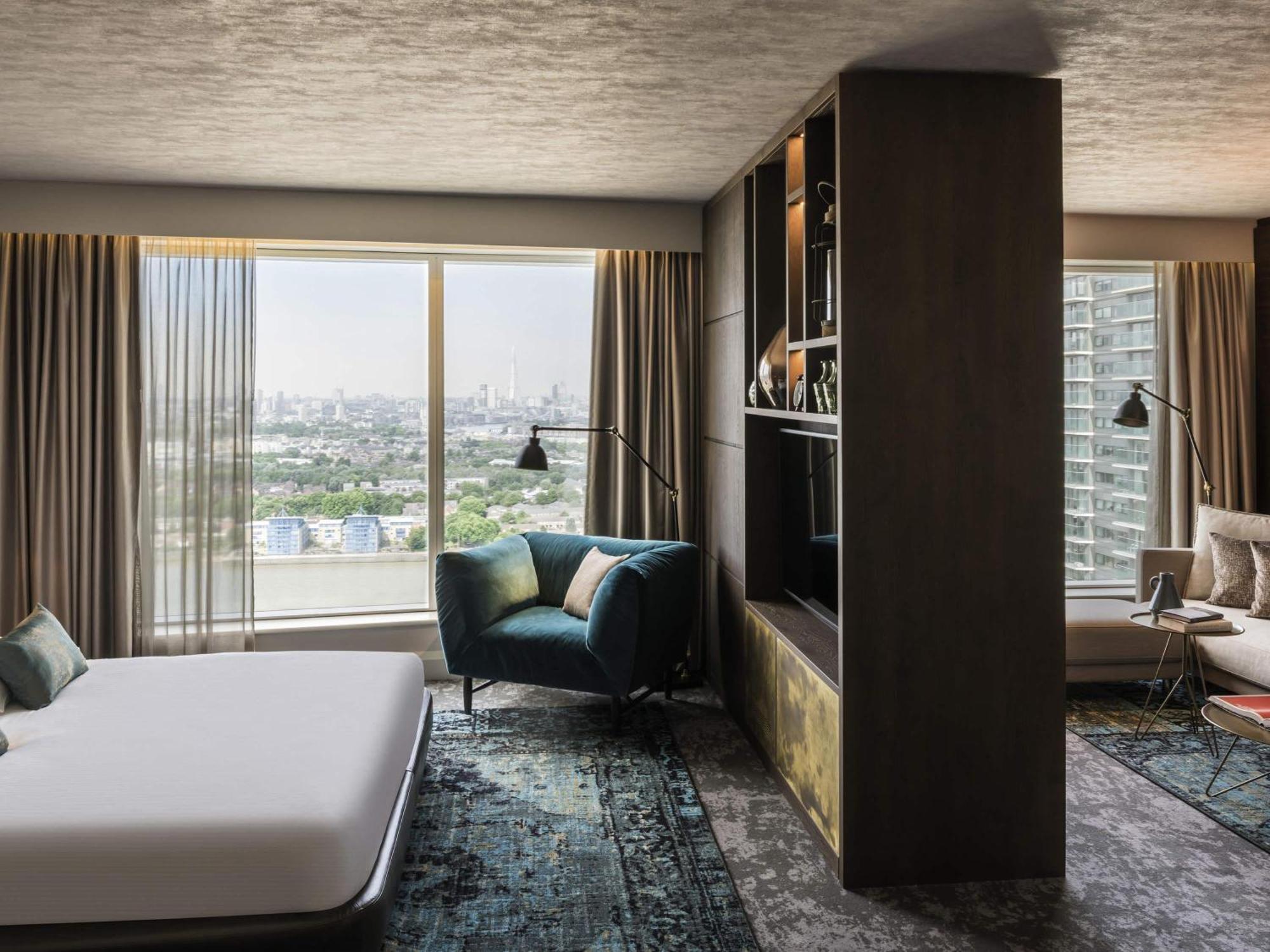 Executive Suite,1706910057:JPEG