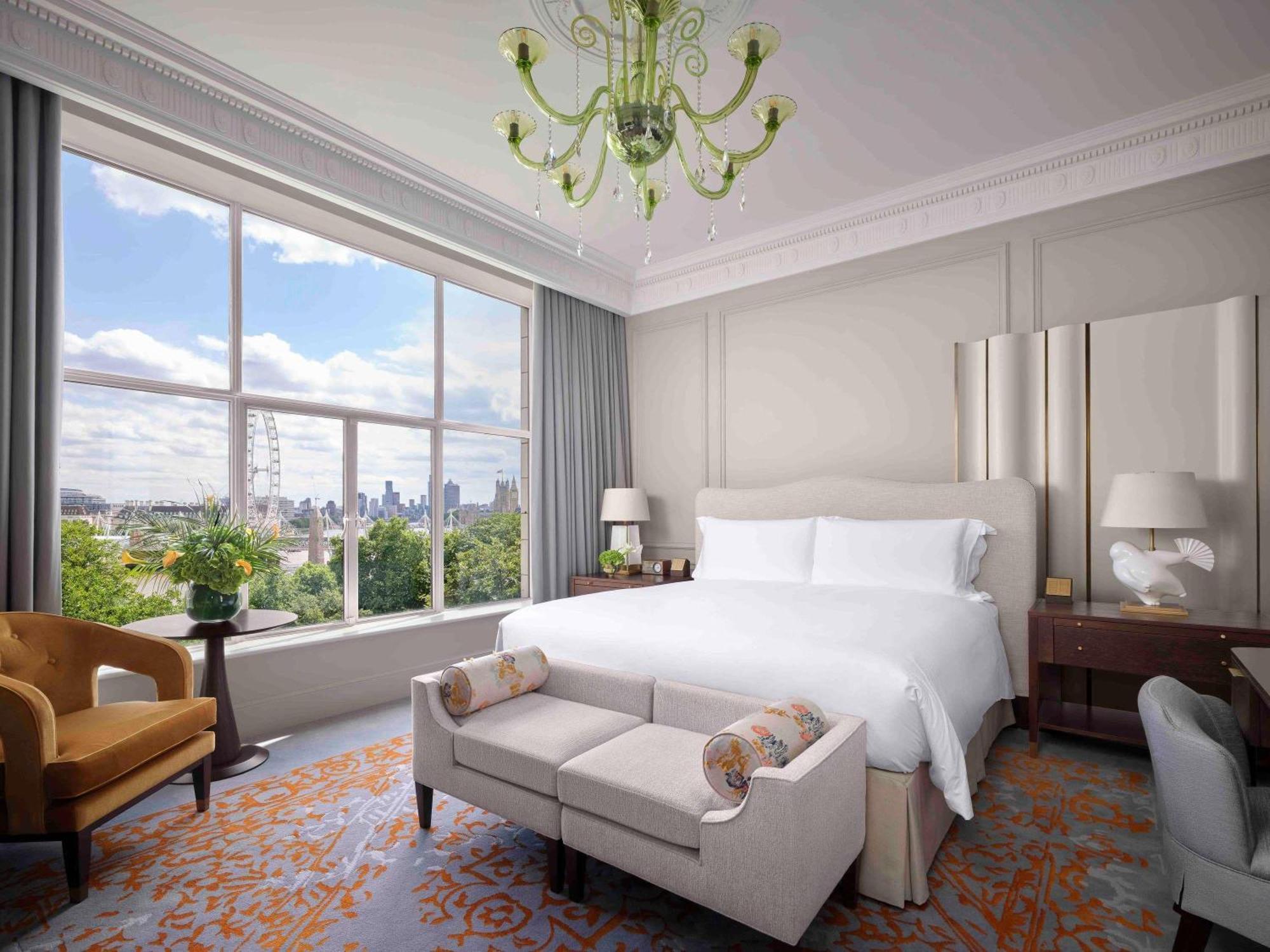 Quarto de Luxo com Cama King-size e Vista do Rio