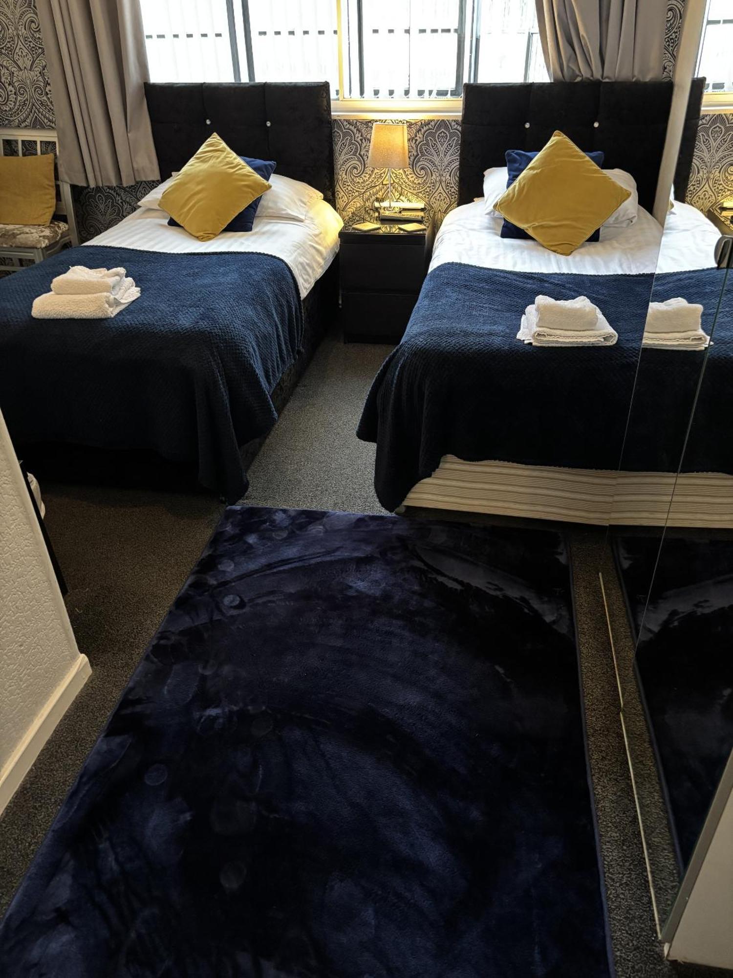 Twin Room with Shower