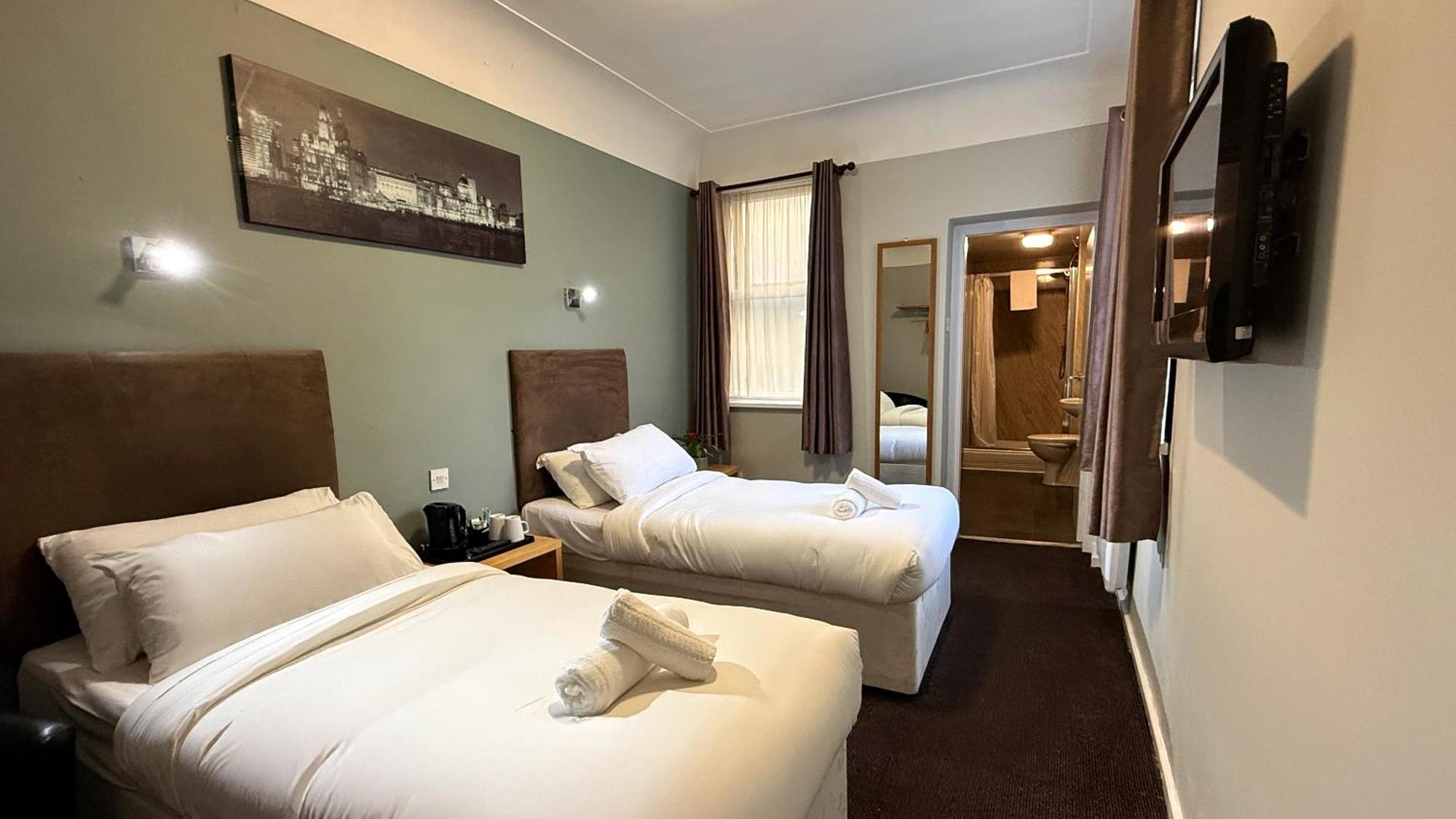 Twin Room with Private Bathroom