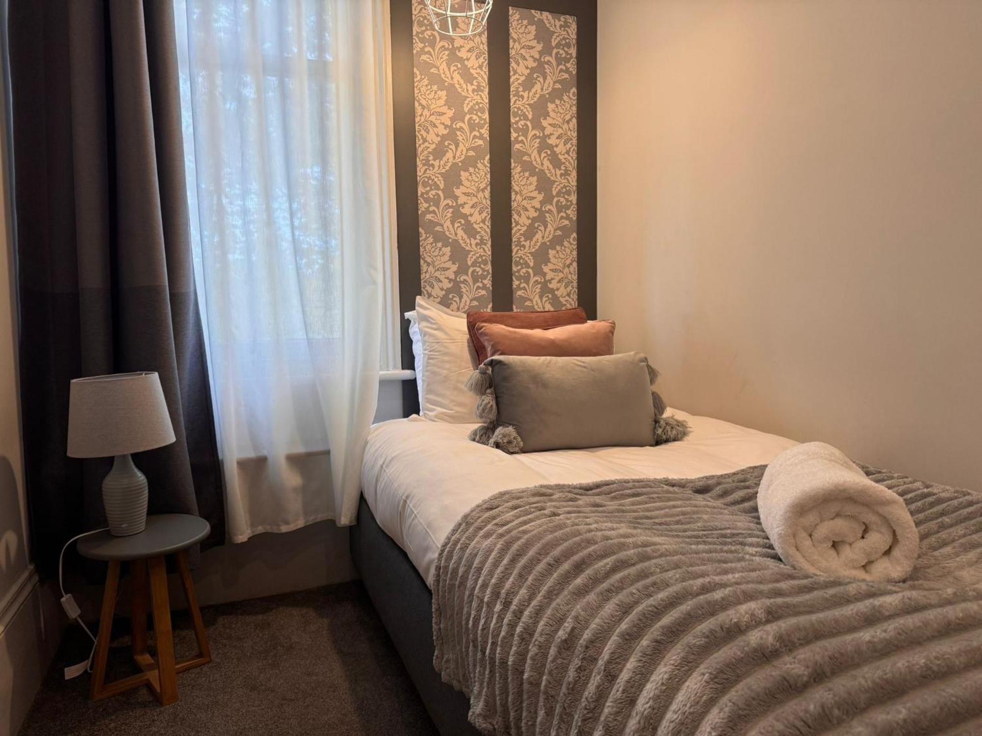 Single Room with Shared Bathroom