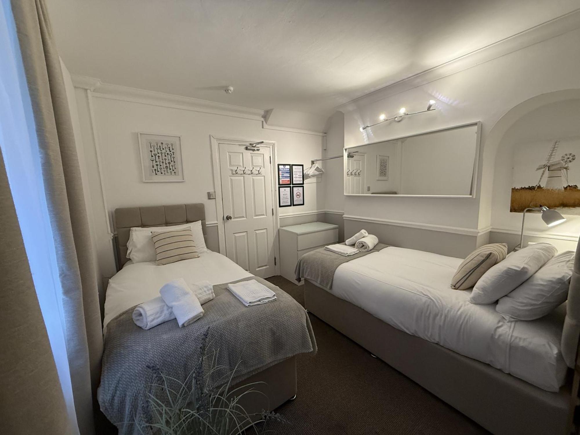 Standard Twin Room