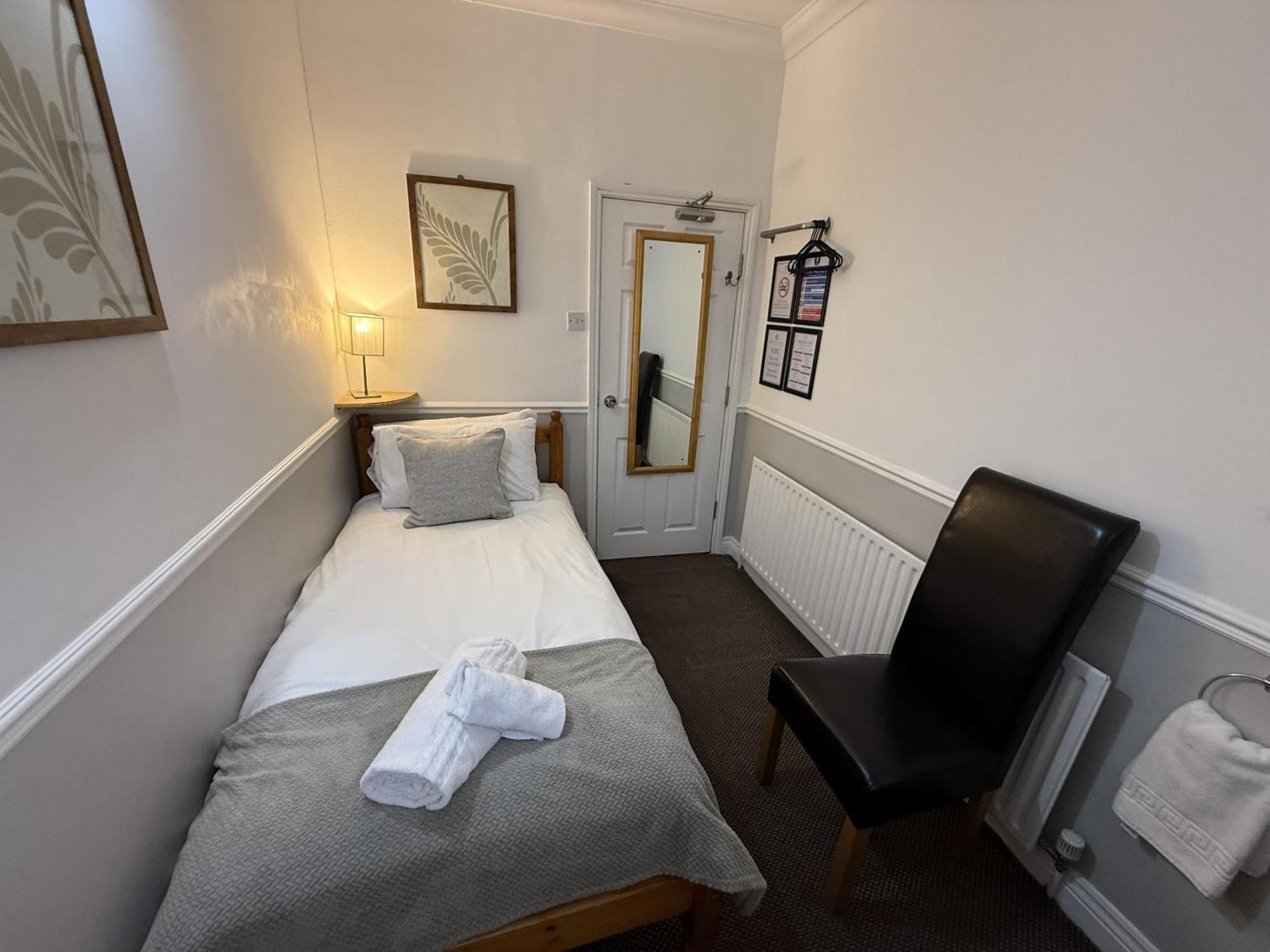 Single Room with Shared Bathroom,1731406881:JPEG