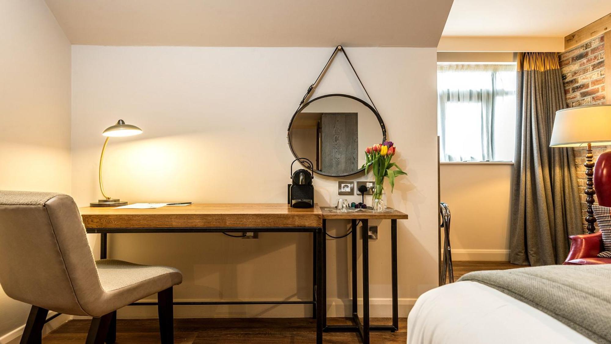 Premium King Room with Bath and Shower,1279382989:JPEG