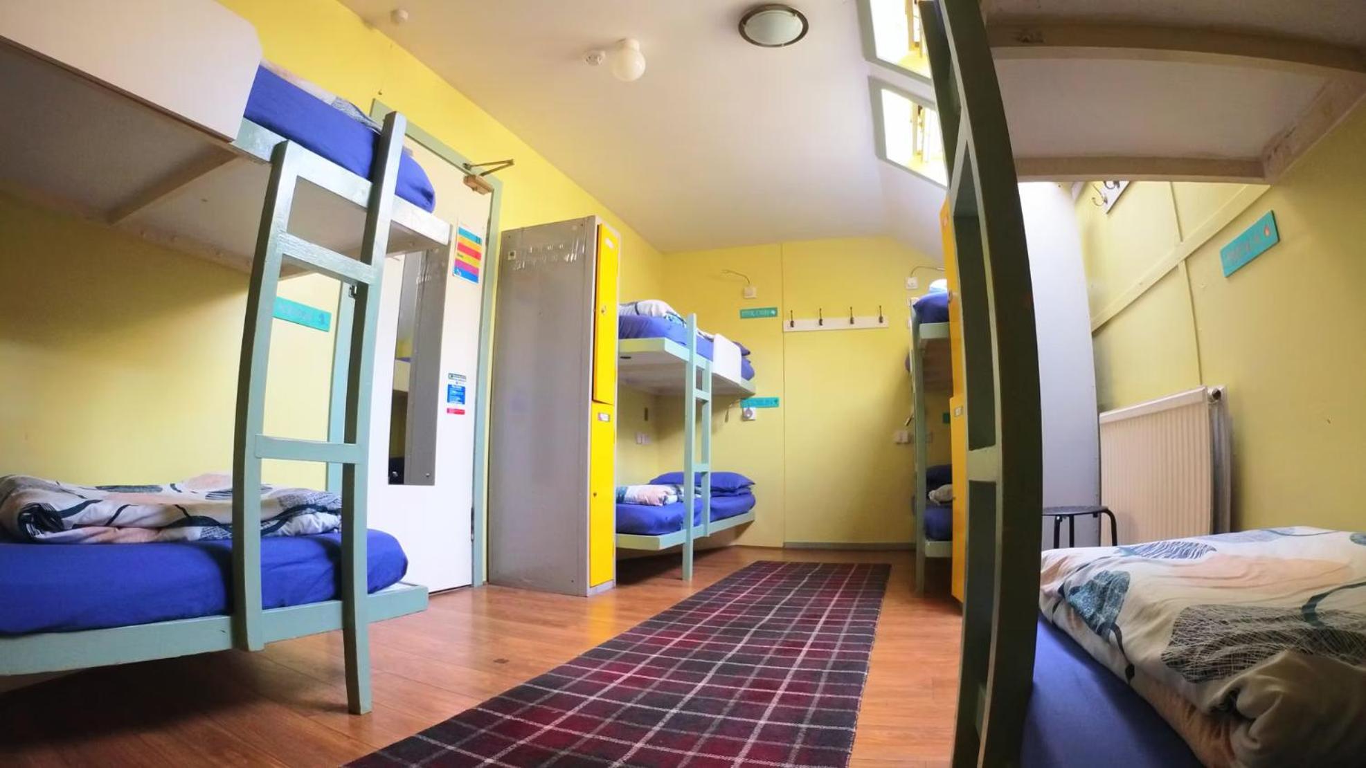 Einzelbett im gemischten Schlafsaal (10 Erwachsene)