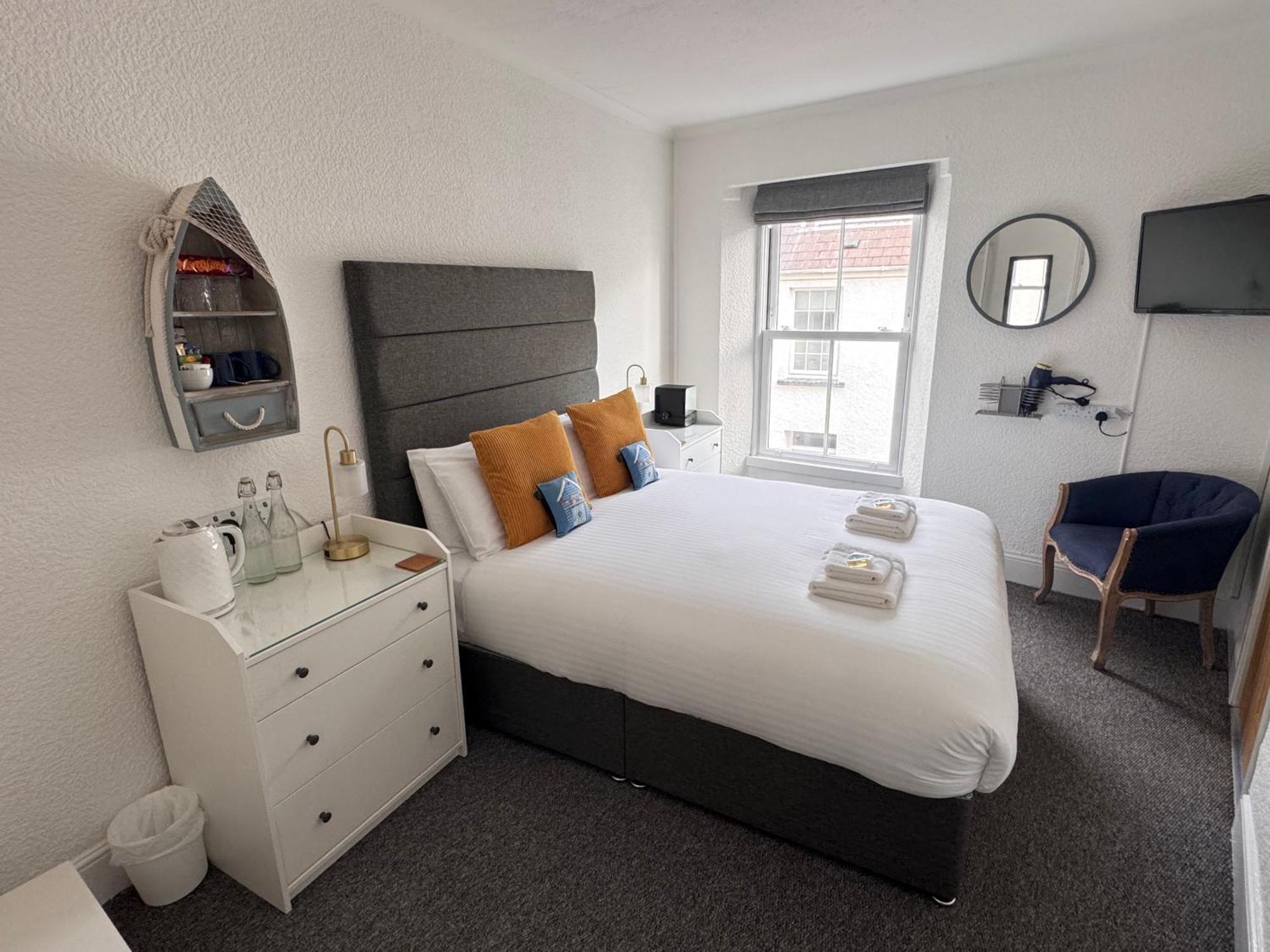 Room 1 Double Room King bed En-suite,1743300146:JPEG