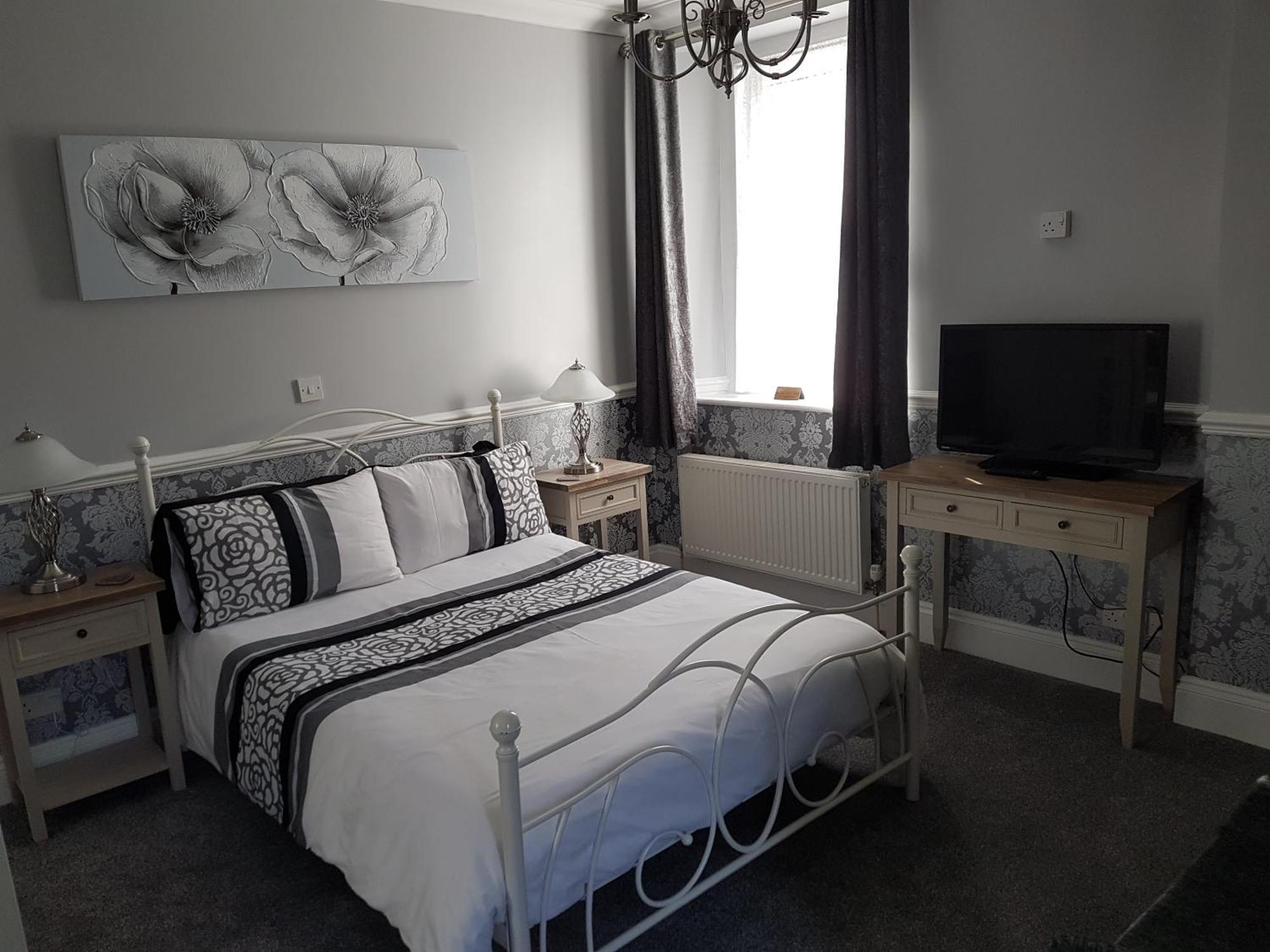 Small Double Room,1756496469:JPEG