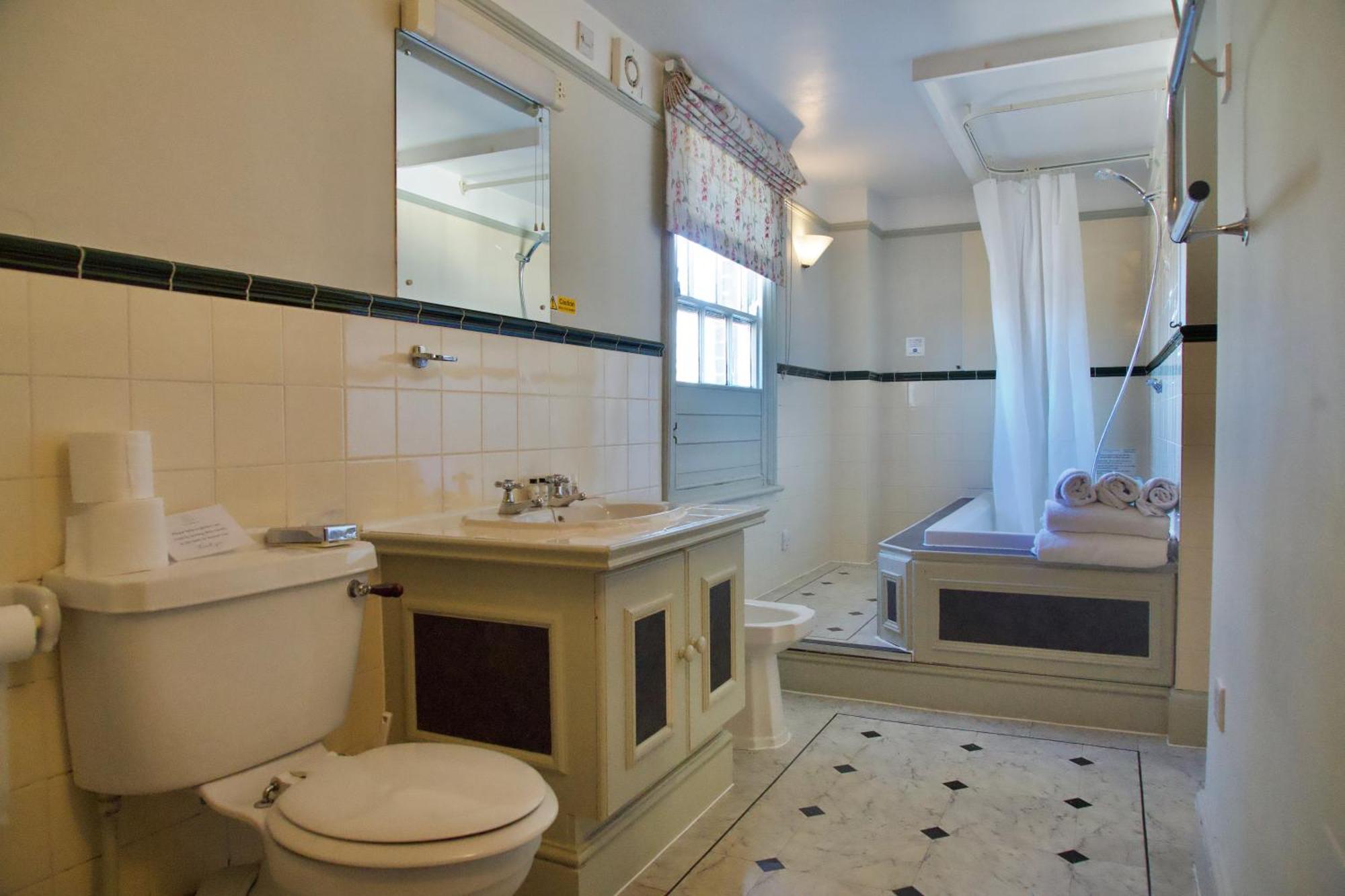 Four Poster Room