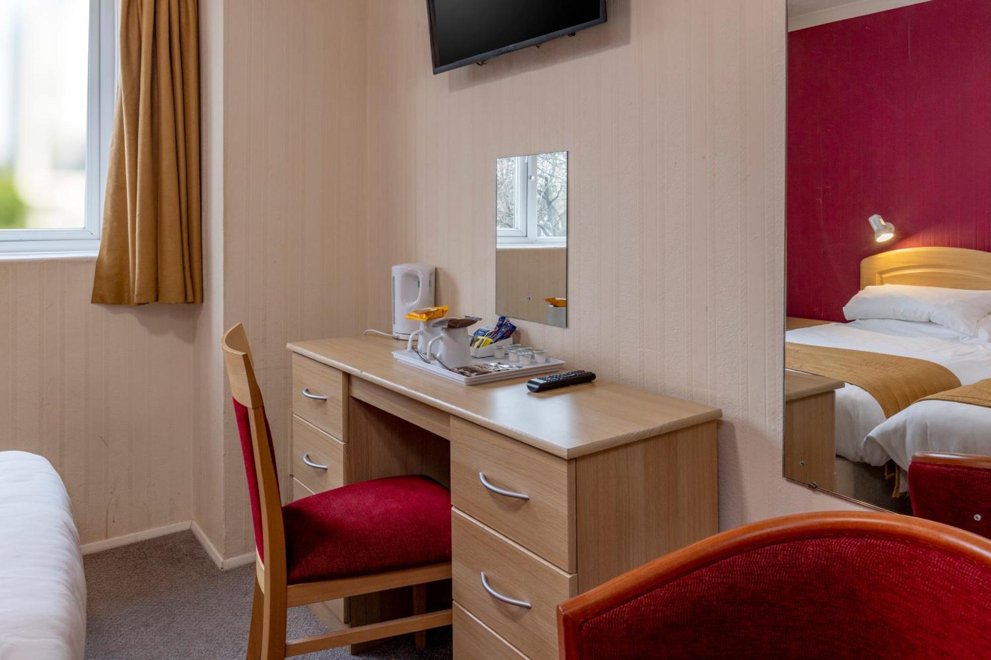 Standard Twin Room - Non-Smoking