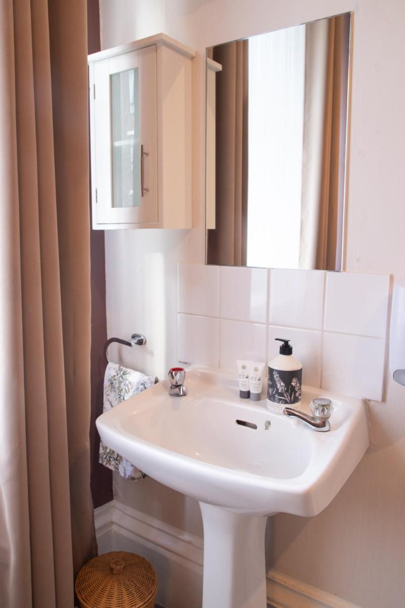 Habitación Individual con baño compartido