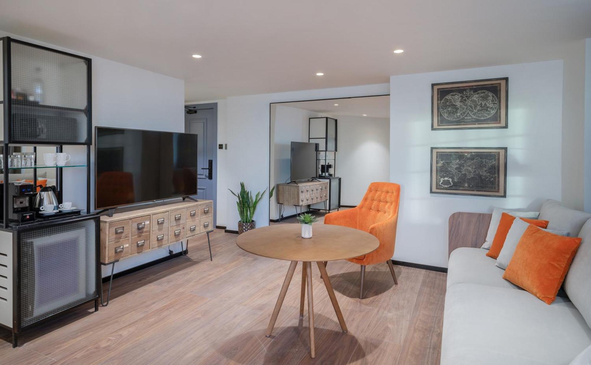 The Regent's Suite with Executive Lounge Access